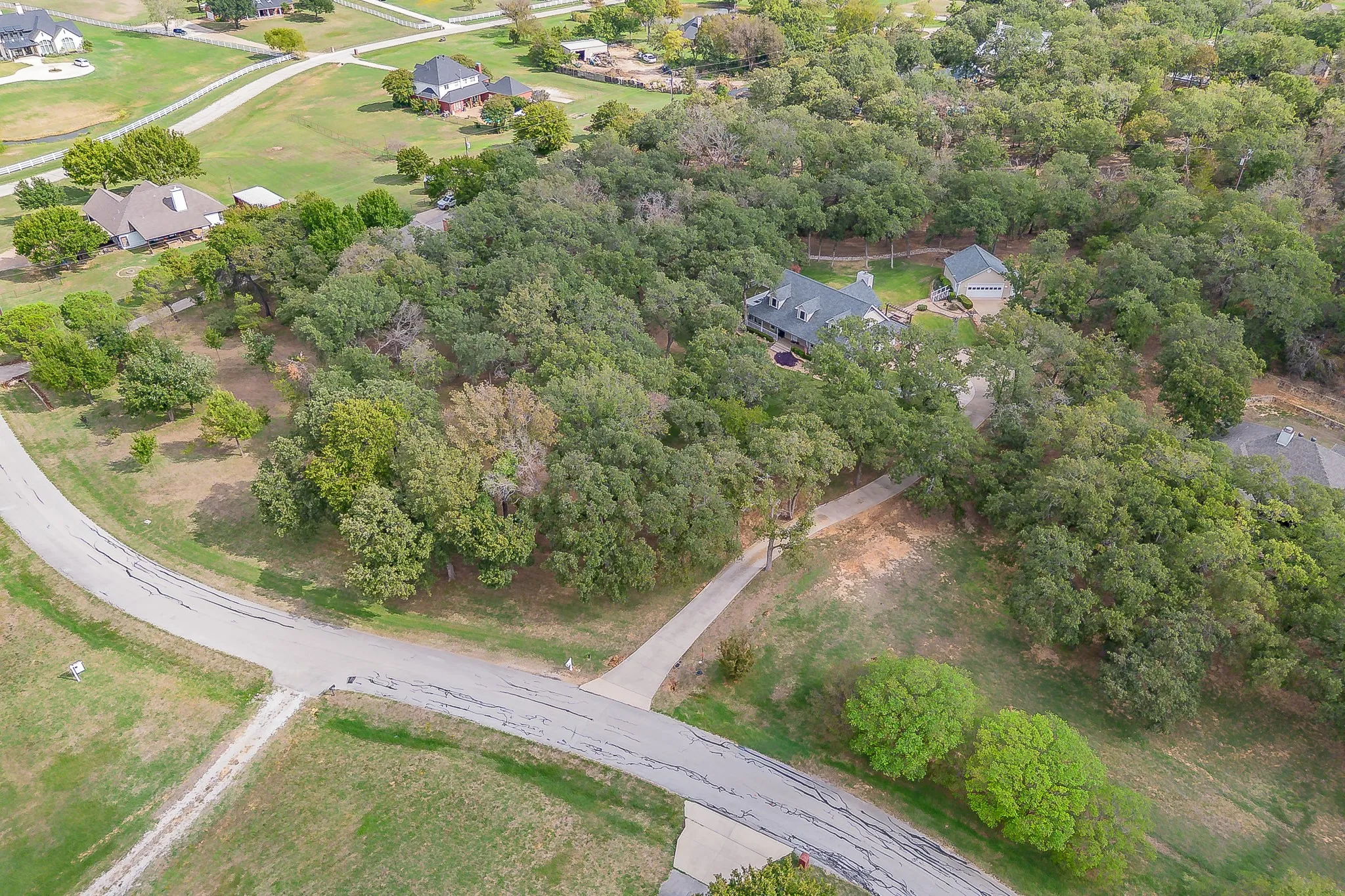 Single Family Residence For Sale in Denton County , 901 Pioneer Circle W, Argyle, Texas 76226, 3 Bedroom, 3 Bathroom, 2 Garage spaces, 2,570 Sqft, built in 1987, mls#21413570, Real Estate Agent in Argyle, Homes For Sale in Denton county, Homes For Sale in Argyle, Realtor in Argyle Texas, Real Estate Brokerage Independent Realty Texas, Luminita Cordes Realtor