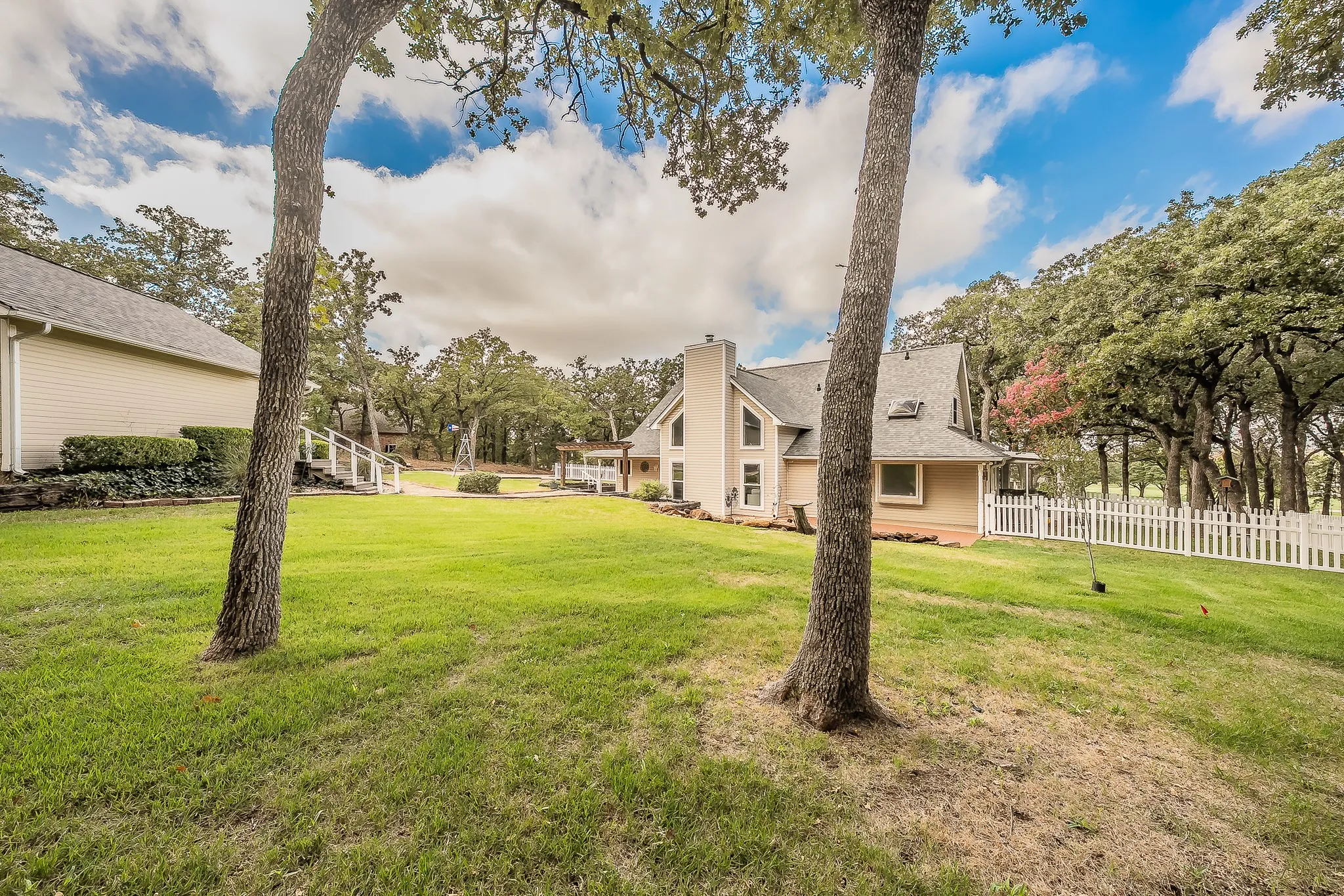 Single Family Residence For Sale in Denton County , 901 Pioneer Circle W, Argyle, Texas 76226, 3 Bedroom, 3 Bathroom, 2 Garage spaces, 2,570 Sqft, built in 1987, mls#21413570, Real Estate Agent in Argyle, Homes For Sale in Denton county, Homes For Sale in Argyle, Realtor in Argyle Texas, Real Estate Brokerage Independent Realty Texas, Luminita Cordes Realtor