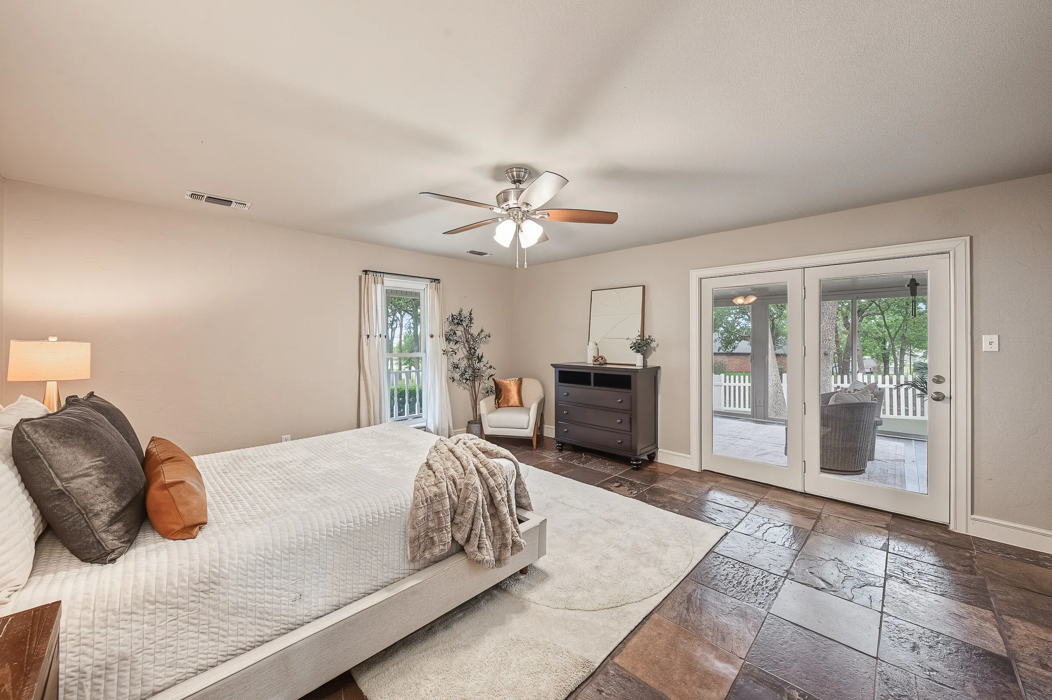 Single Family Residence For Sale in Denton County , 901 Pioneer Circle W, Argyle, Texas 76226, 3 Bedroom, 3 Bathroom, 2 Garage spaces, 2,570 Sqft, built in 1987, mls#21413570, Real Estate Agent in Argyle, Homes For Sale in Denton county, Homes For Sale in Argyle, Realtor in Argyle Texas, Real Estate Brokerage Independent Realty Texas, Luminita Cordes Realtor