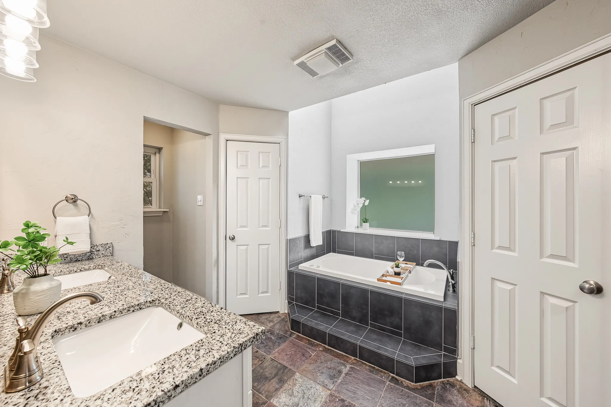Single Family Residence For Sale in Denton County , 901 Pioneer Circle W, Argyle, Texas 76226, 3 Bedroom, 3 Bathroom, 2 Garage spaces, 2,570 Sqft, built in 1987, mls#21413570, Real Estate Agent in Argyle, Homes For Sale in Denton county, Homes For Sale in Argyle, Realtor in Argyle Texas, Real Estate Brokerage Independent Realty Texas, Luminita Cordes Realtor