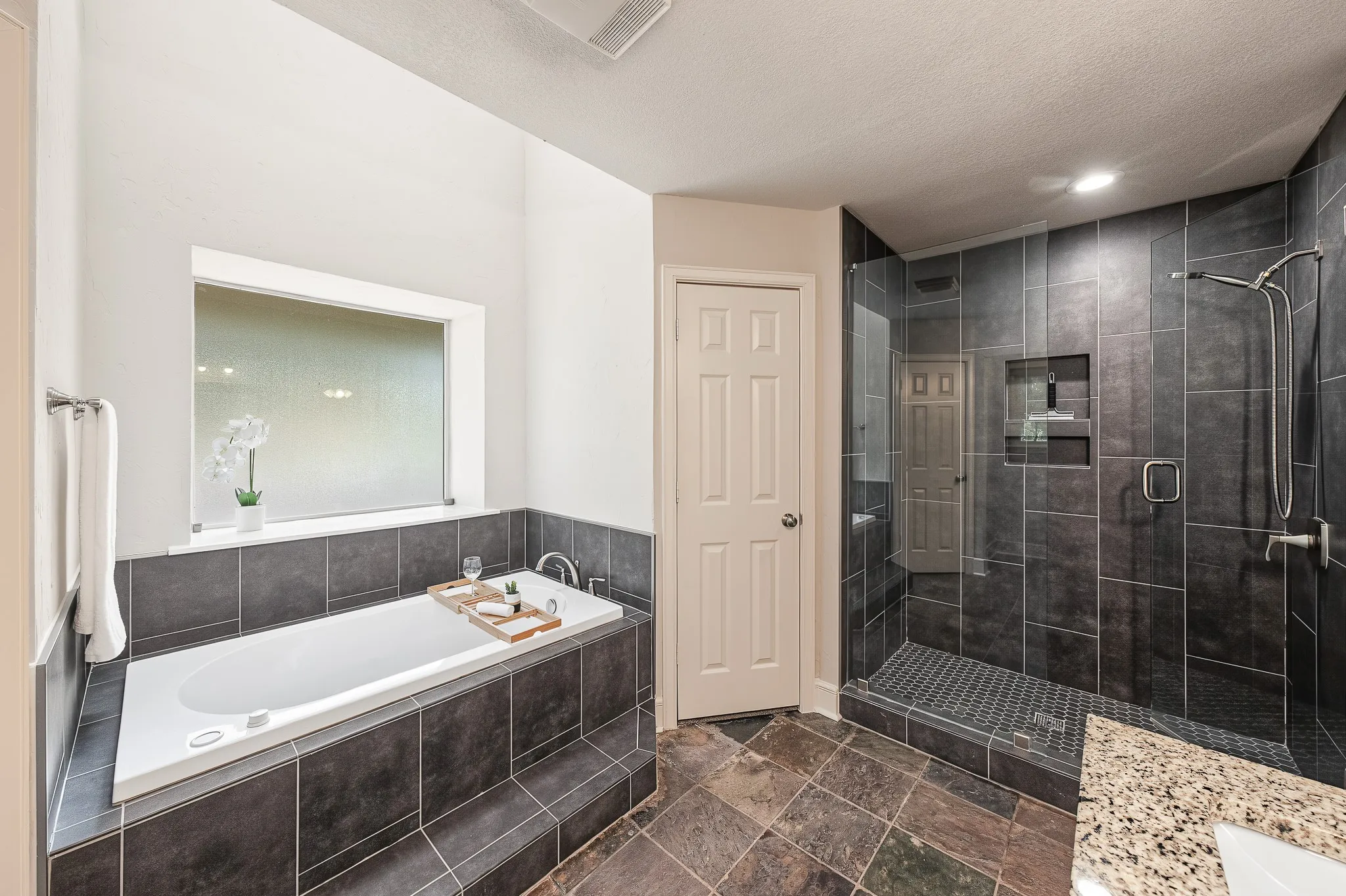 Single Family Residence For Sale in Denton County , 901 Pioneer Circle W, Argyle, Texas 76226, 3 Bedroom, 3 Bathroom, 2 Garage spaces, 2,570 Sqft, built in 1987, mls#21413570, Real Estate Agent in Argyle, Homes For Sale in Denton county, Homes For Sale in Argyle, Realtor in Argyle Texas, Real Estate Brokerage Independent Realty Texas, Luminita Cordes Realtor