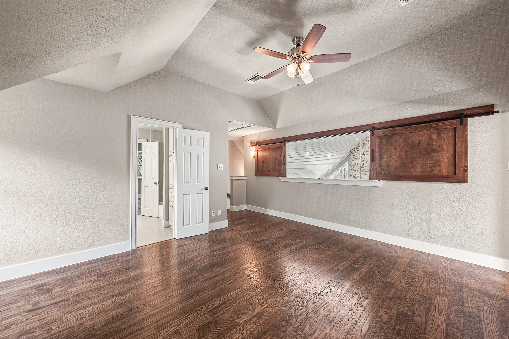 Single Family Residence For Sale in Denton County , 901 Pioneer Circle W, Argyle, Texas 76226, 3 Bedroom, 3 Bathroom, 2 Garage spaces, 2,570 Sqft, built in 1987, mls#21413570, Real Estate Agent in Argyle, Homes For Sale in Denton county, Homes For Sale in Argyle, Realtor in Argyle Texas, Real Estate Brokerage Independent Realty Texas, Luminita Cordes Realtor