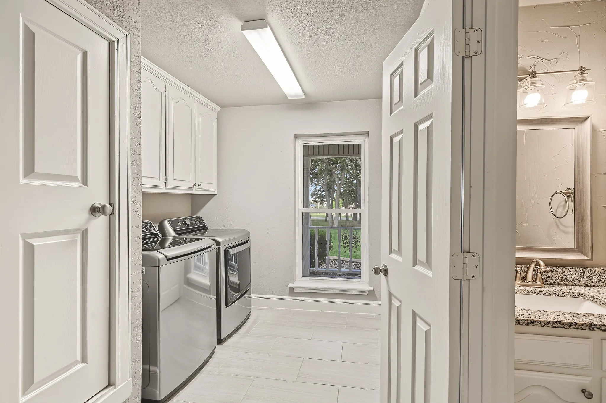 Single Family Residence For Sale in Denton County , 901 Pioneer Circle W, Argyle, Texas 76226, 3 Bedroom, 3 Bathroom, 2 Garage spaces, 2,570 Sqft, built in 1987, mls#21413570, Real Estate Agent in Argyle, Homes For Sale in Denton county, Homes For Sale in Argyle, Realtor in Argyle Texas, Real Estate Brokerage Independent Realty Texas, Luminita Cordes Realtor