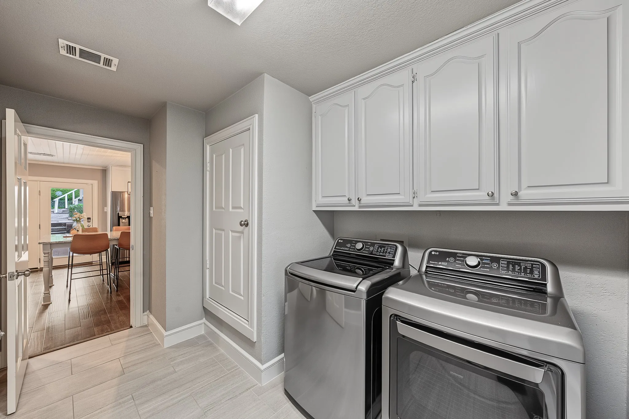 Single Family Residence For Sale in Denton County , 901 Pioneer Circle W, Argyle, Texas 76226, 3 Bedroom, 3 Bathroom, 2 Garage spaces, 2,570 Sqft, built in 1987, mls#21413570, Real Estate Agent in Argyle, Homes For Sale in Denton county, Homes For Sale in Argyle, Realtor in Argyle Texas, Real Estate Brokerage Independent Realty Texas, Luminita Cordes Realtor