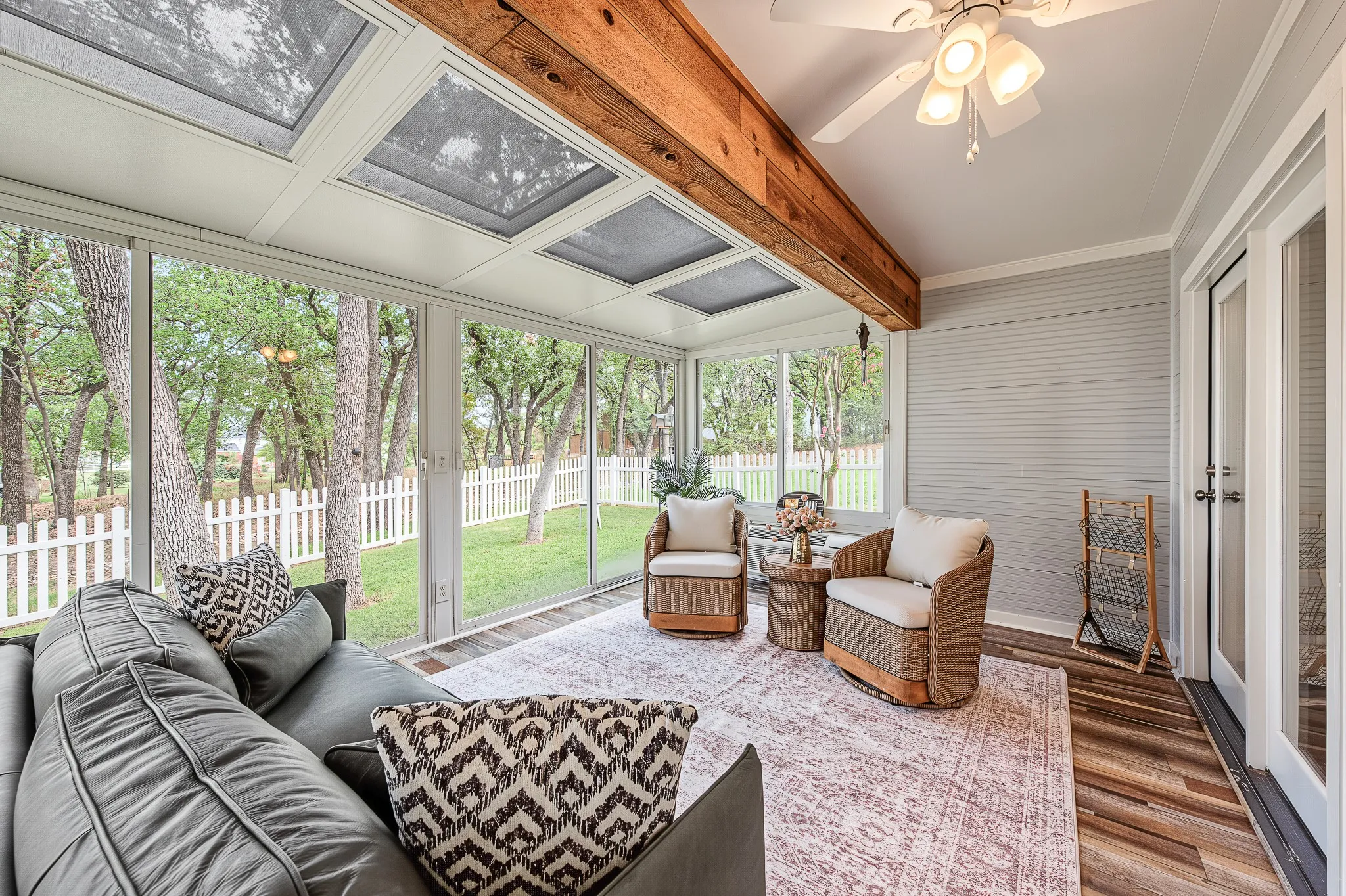 Single Family Residence For Sale in Denton County , 901 Pioneer Circle W, Argyle, Texas 76226, 3 Bedroom, 3 Bathroom, 2 Garage spaces, 2,570 Sqft, built in 1987, mls#21413570, Real Estate Agent in Argyle, Homes For Sale in Denton county, Homes For Sale in Argyle, Realtor in Argyle Texas, Real Estate Brokerage Independent Realty Texas, Luminita Cordes Realtor