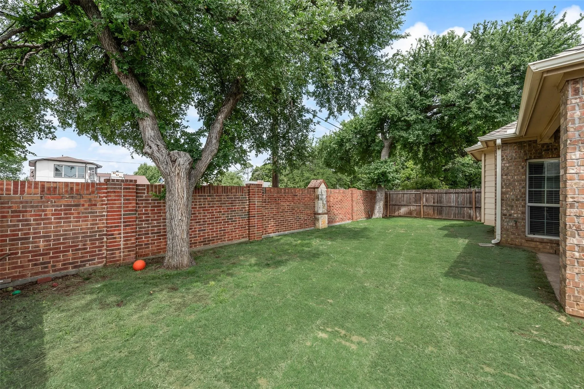 Single Family Residence For Sale in Denton County , 1404 Ashby Drive, Lewisville, Texas 75067, 5 Bedroom, 3 Bathroom, 2 Garage spaces, 2,556 Sqft, built in 2013, mls#21413356, Real Estate Agent in Lewisville, Homes For Sale in Denton county, Homes For Sale in Lewisville, Realtor in Lewisville Texas, Real Estate Brokerage Independent Realty Texas, Luminita Cordes Realtor