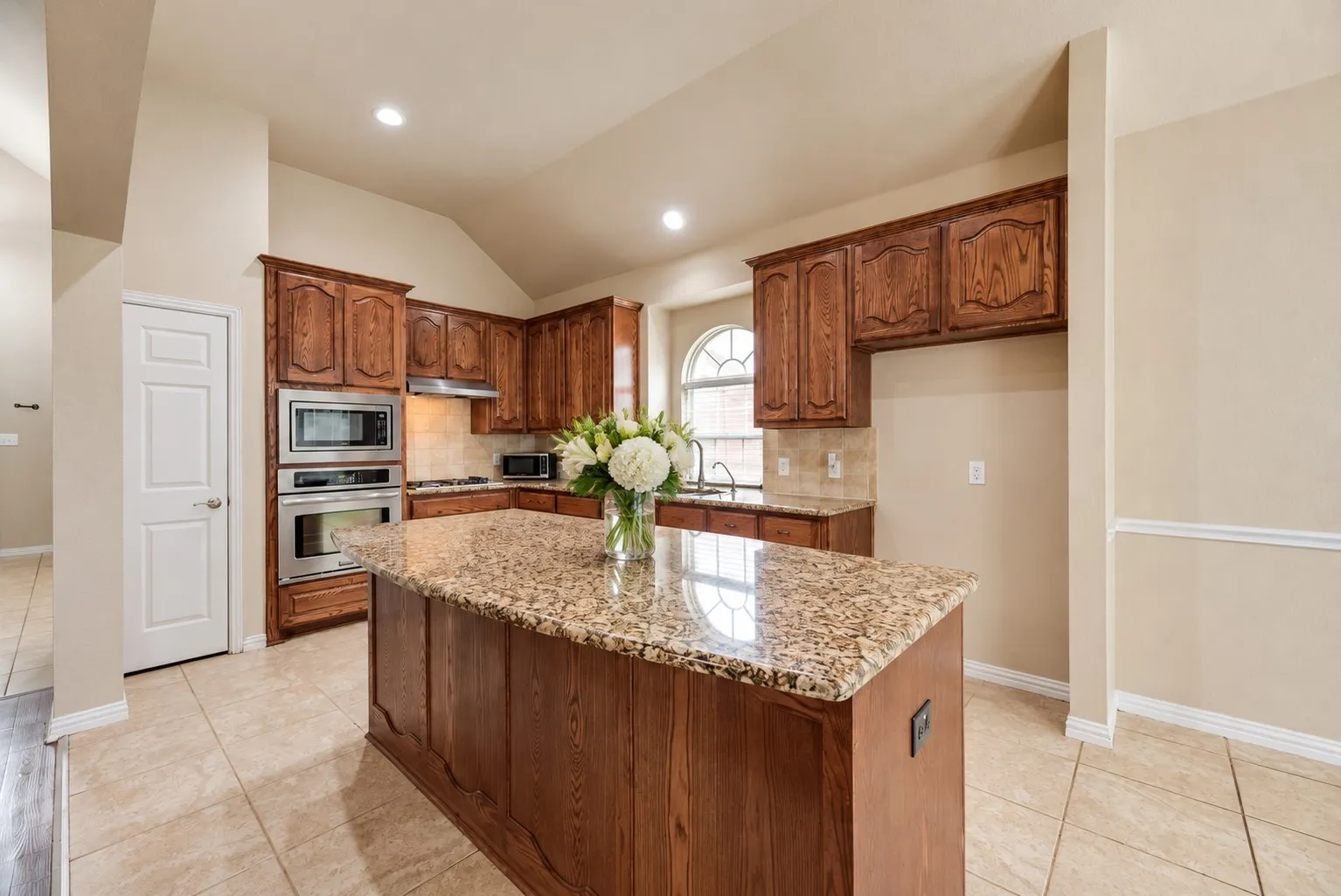Single Family Residence For Sale in Denton County , 1404 Ashby Drive, Lewisville, Texas 75067, 5 Bedroom, 3 Bathroom, 2 Garage spaces, 2,556 Sqft, built in 2013, mls#21413356, Real Estate Agent in Lewisville, Homes For Sale in Denton county, Homes For Sale in Lewisville, Realtor in Lewisville Texas, Real Estate Brokerage Independent Realty Texas, Luminita Cordes Realtor