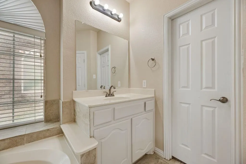 Single Family Residence For Sale in Denton County , 1404 Ashby Drive, Lewisville, Texas 75067, 5 Bedroom, 3 Bathroom, 2 Garage spaces, 2,556 Sqft, built in 2013, mls#21413356, Real Estate Agent in Lewisville, Homes For Sale in Denton county, Homes For Sale in Lewisville, Realtor in Lewisville Texas, Real Estate Brokerage Independent Realty Texas, Luminita Cordes Realtor