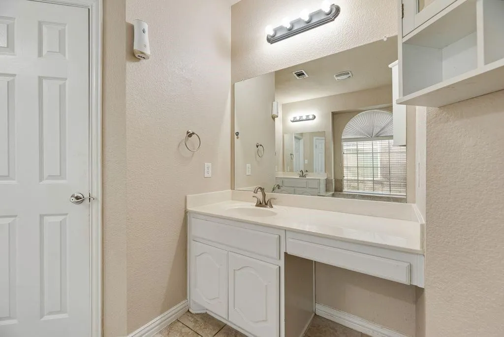 Single Family Residence For Sale in Denton County , 1404 Ashby Drive, Lewisville, Texas 75067, 5 Bedroom, 3 Bathroom, 2 Garage spaces, 2,556 Sqft, built in 2013, mls#21413356, Real Estate Agent in Lewisville, Homes For Sale in Denton county, Homes For Sale in Lewisville, Realtor in Lewisville Texas, Real Estate Brokerage Independent Realty Texas, Luminita Cordes Realtor