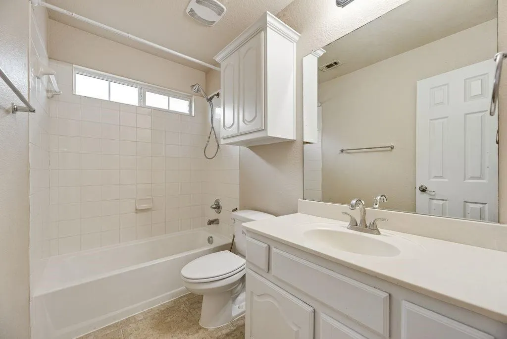 Single Family Residence For Sale in Denton County , 1404 Ashby Drive, Lewisville, Texas 75067, 5 Bedroom, 3 Bathroom, 2 Garage spaces, 2,556 Sqft, built in 2013, mls#21413356, Real Estate Agent in Lewisville, Homes For Sale in Denton county, Homes For Sale in Lewisville, Realtor in Lewisville Texas, Real Estate Brokerage Independent Realty Texas, Luminita Cordes Realtor