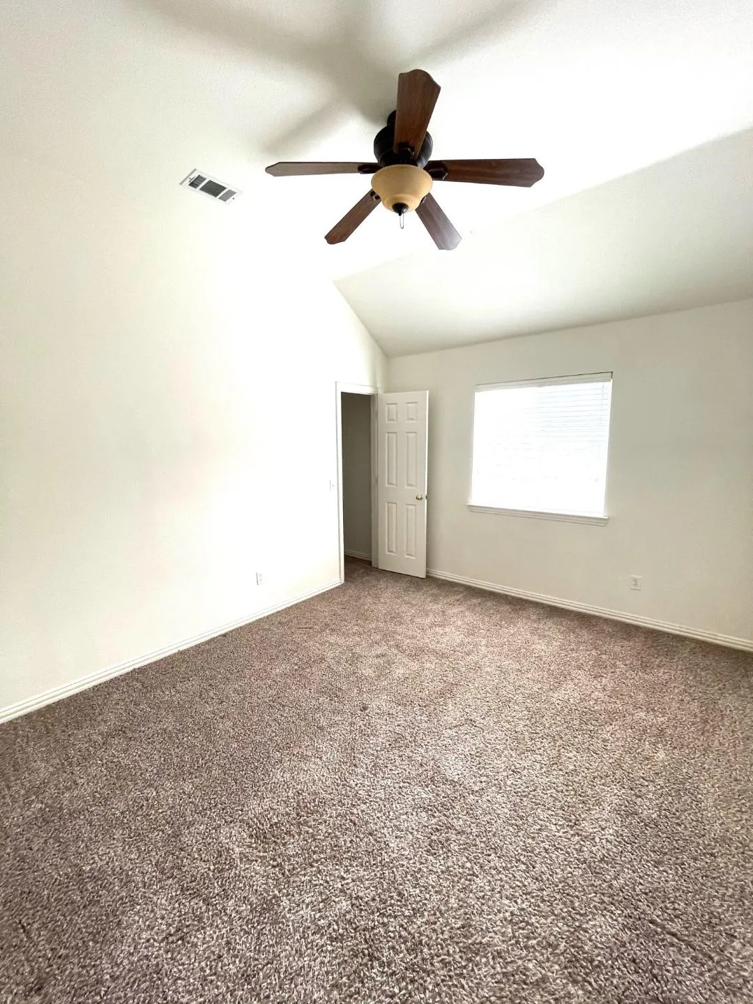 Single Family Residence For Rent in Collin County , 4518 Oak Shores Drive, Plano, Texas 75024, 4 Bedroom, 3 Bathroom, 2 Garage spaces, 3,016 Sqft, built in 1998, mls#21410870, Real Estate Agent in Plano, Homes For Rent in Collin county, Homes For Rent in Plano, Realtor in Plano Texas, Real Estate Brokerage Independent Realty Texas, Luminita Cordes Realtor
