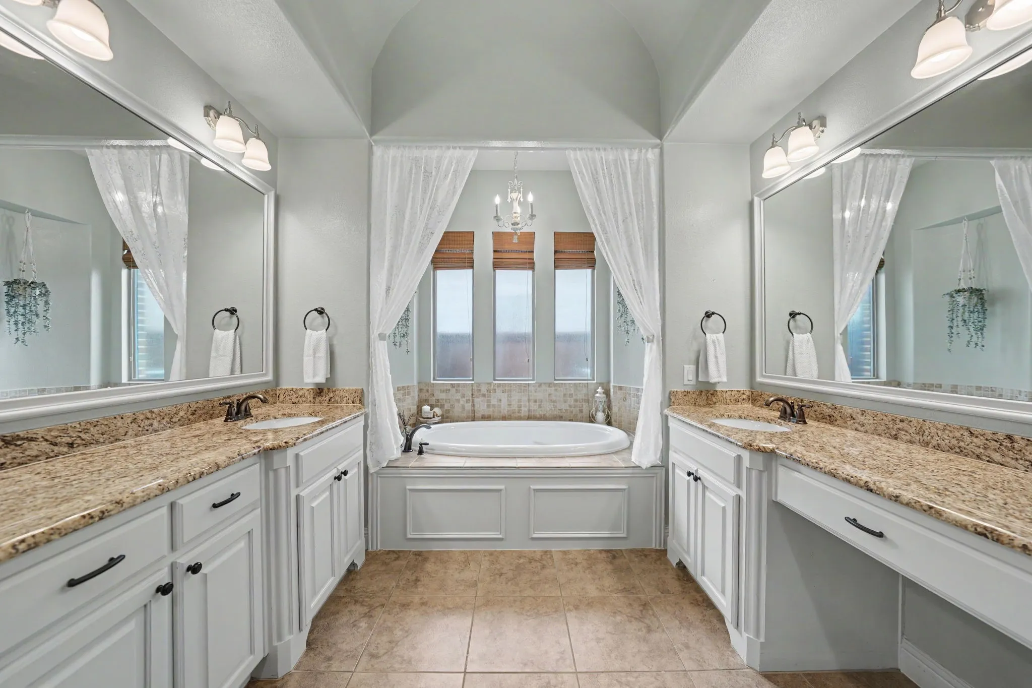 Single Family Residence For Sale in Collin County , 3714 Mesquite Court, Celina, Texas 75009, 5 Bedroom, 4 Bathroom, 3 Garage spaces, 4,091 Sqft, built in 2014, mls#21412433, Real Estate Agent in Celina, Homes For Sale in Collin county, Homes For Sale in Celina, Realtor in Celina Texas, Real Estate Brokerage Independent Realty Texas, Luminita Cordes Realtor
