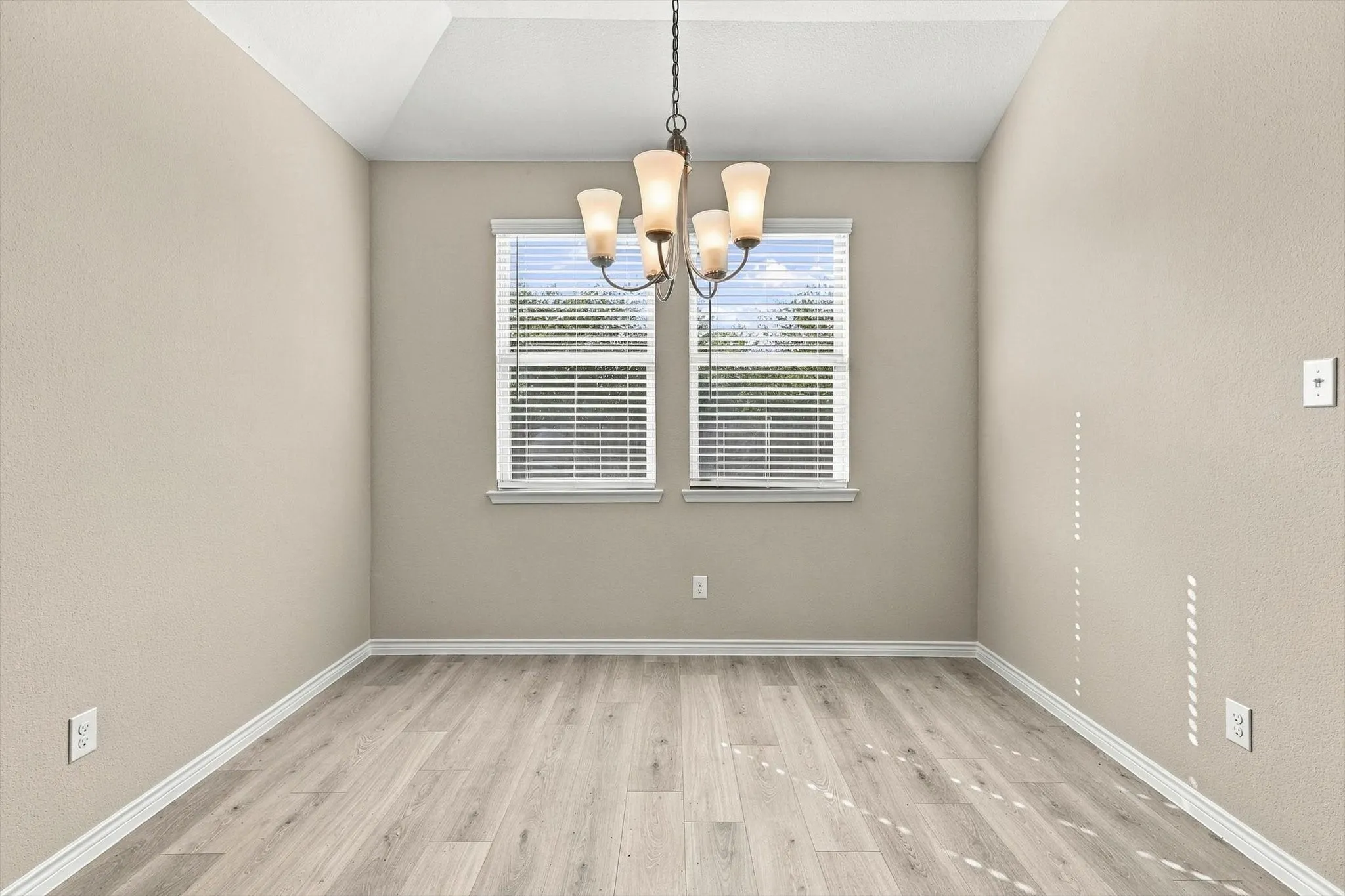 11 x 11 dining room or breakfast area. This space with hold a nice size table.