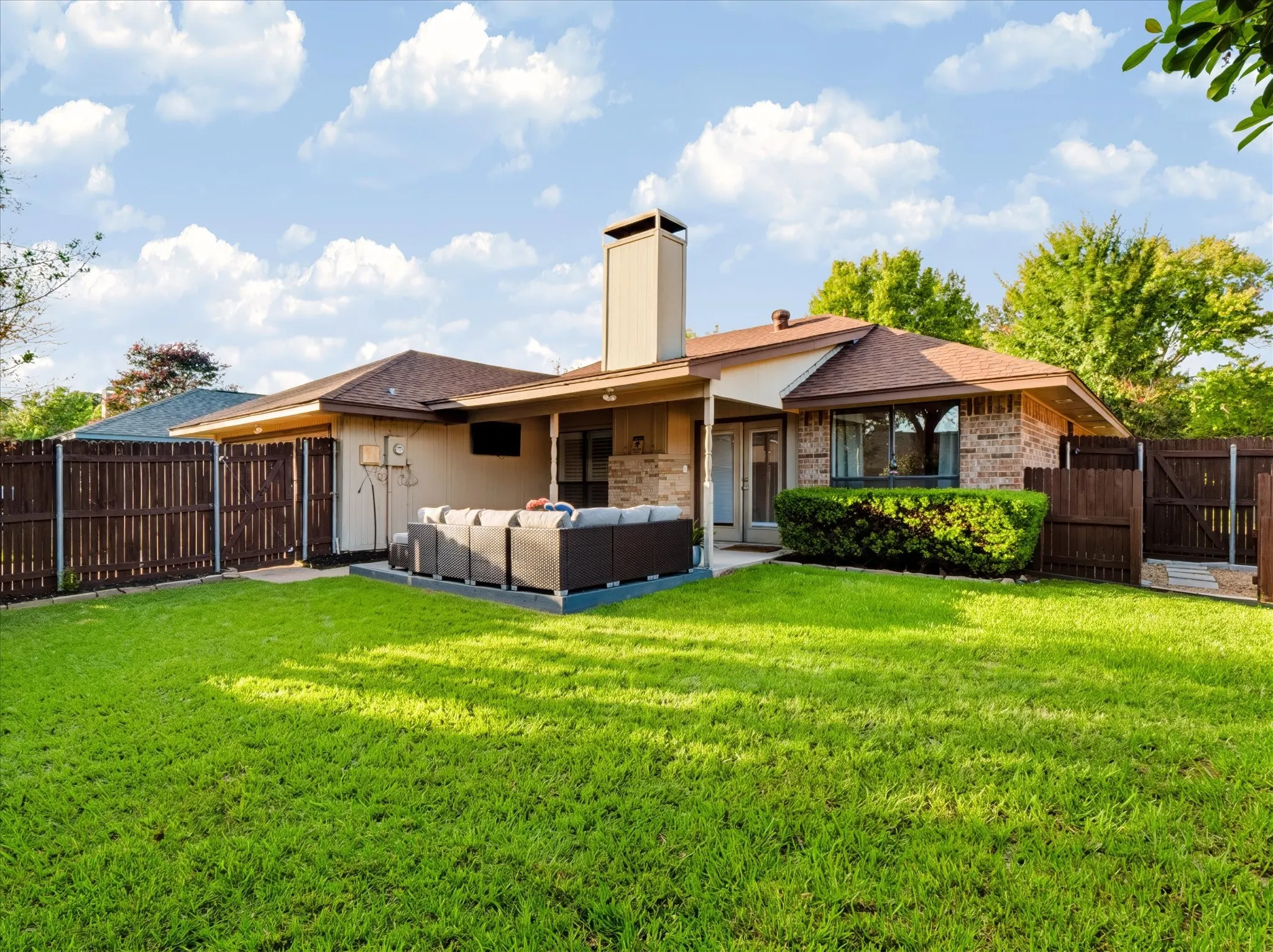 Single Family Residence For Sale in Dallas County , 232 Cherrybark Drive, Coppell, Texas 75019, 3 Bedroom, 2 Bathroom, 2 Garage spaces, 1,424 Sqft, built in 1984, mls#21413547, Real Estate Agent in Coppell, Homes For Sale in Dallas county, Homes For Sale in Coppell, Realtor in Coppell Texas, Real Estate Brokerage Independent Realty Texas, Luminita Cordes Realtor