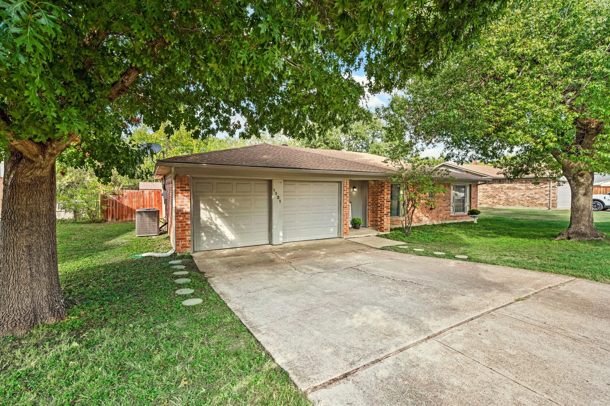 Single Family Residence For Sale in Tarrant County , 1121 Timbercreek Road, Benbrook, Texas 76126, 3 Bedroom, 2 Bathroom, 2 Garage spaces, 1,480 Sqft, built in 1979, mls#21404066, Real Estate Agent in Benbrook, Homes For Sale in Tarrant county, Homes For Sale in Benbrook, Realtor in Benbrook Texas, Real Estate Brokerage Independent Realty Texas, Luminita Cordes Realtor