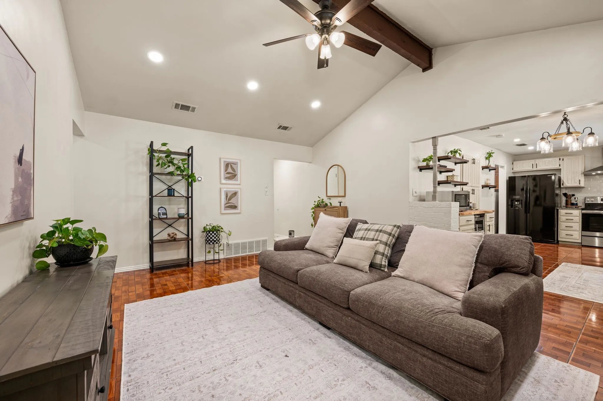 Single Family Residence For Sale in Tarrant County , 1121 Timbercreek Road, Benbrook, Texas 76126, 3 Bedroom, 2 Bathroom, 2 Garage spaces, 1,480 Sqft, built in 1979, mls#21404066, Real Estate Agent in Benbrook, Homes For Sale in Tarrant county, Homes For Sale in Benbrook, Realtor in Benbrook Texas, Real Estate Brokerage Independent Realty Texas, Luminita Cordes Realtor