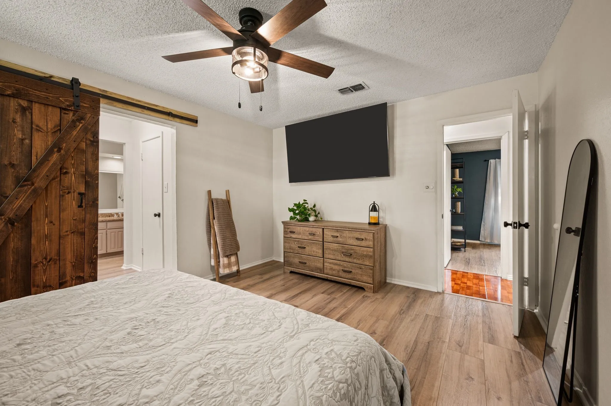 Single Family Residence For Sale in Tarrant County , 1121 Timbercreek Road, Benbrook, Texas 76126, 3 Bedroom, 2 Bathroom, 2 Garage spaces, 1,480 Sqft, built in 1979, mls#21404066, Real Estate Agent in Benbrook, Homes For Sale in Tarrant county, Homes For Sale in Benbrook, Realtor in Benbrook Texas, Real Estate Brokerage Independent Realty Texas, Luminita Cordes Realtor