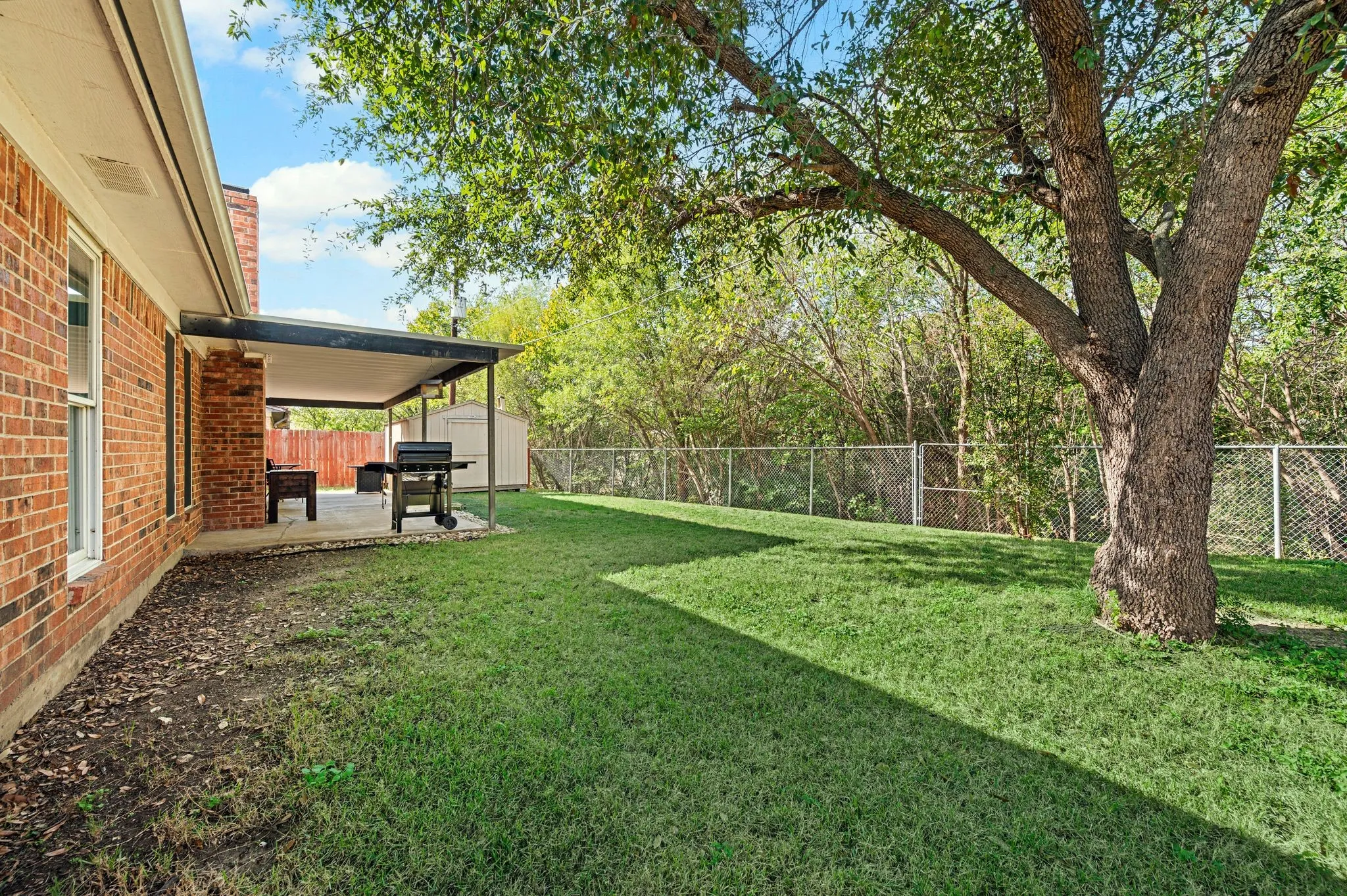 Single Family Residence For Sale in Tarrant County , 1121 Timbercreek Road, Benbrook, Texas 76126, 3 Bedroom, 2 Bathroom, 2 Garage spaces, 1,480 Sqft, built in 1979, mls#21404066, Real Estate Agent in Benbrook, Homes For Sale in Tarrant county, Homes For Sale in Benbrook, Realtor in Benbrook Texas, Real Estate Brokerage Independent Realty Texas, Luminita Cordes Realtor