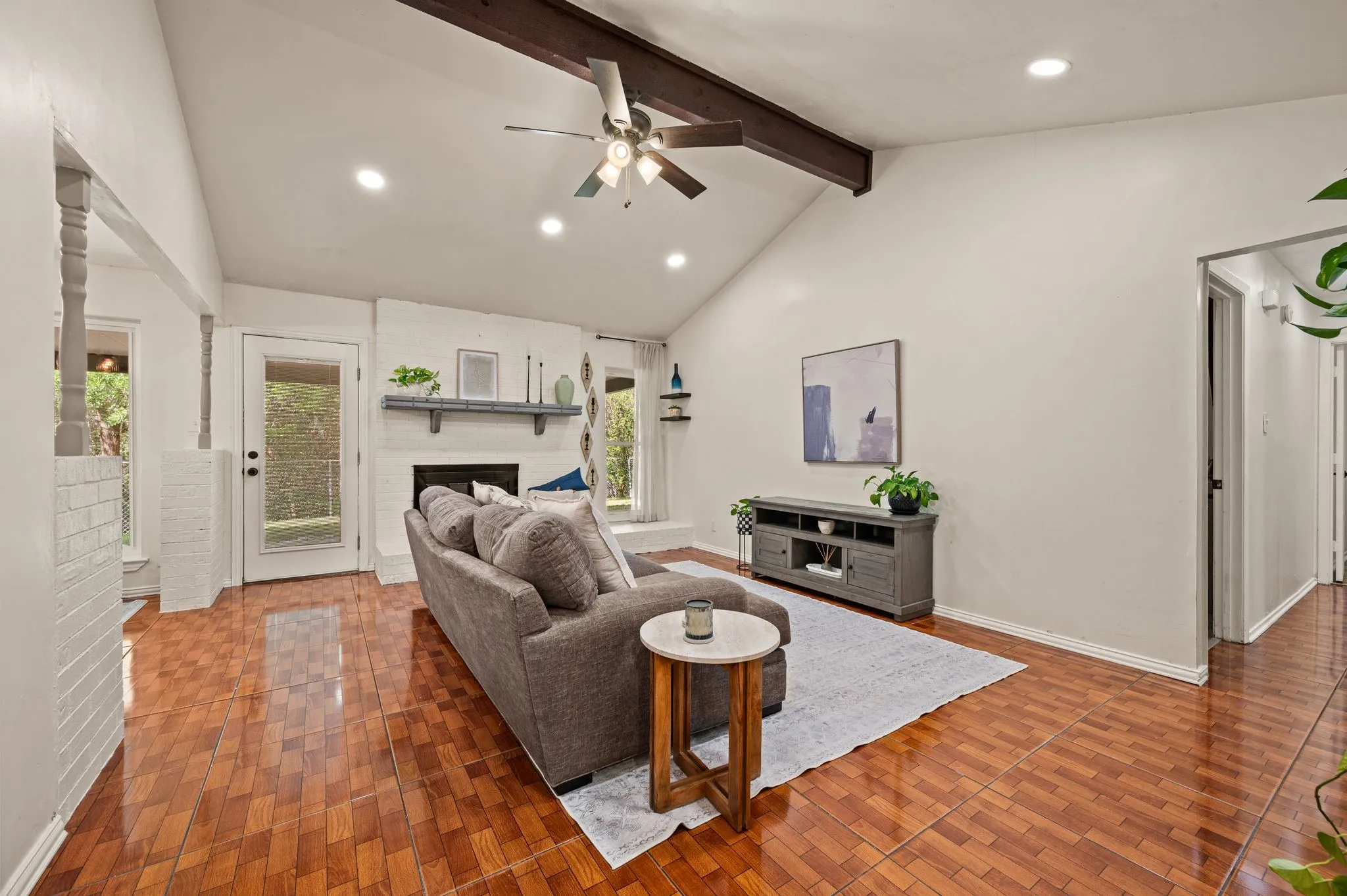 Single Family Residence For Sale in Tarrant County , 1121 Timbercreek Road, Benbrook, Texas 76126, 3 Bedroom, 2 Bathroom, 2 Garage spaces, 1,480 Sqft, built in 1979, mls#21404066, Real Estate Agent in Benbrook, Homes For Sale in Tarrant county, Homes For Sale in Benbrook, Realtor in Benbrook Texas, Real Estate Brokerage Independent Realty Texas, Luminita Cordes Realtor