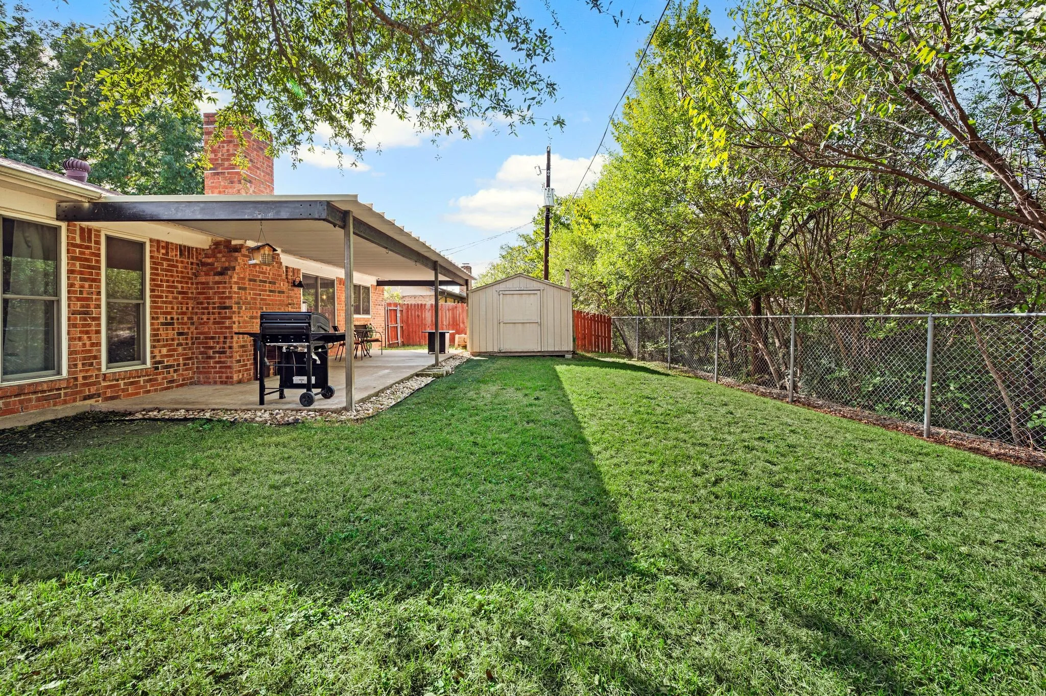 Single Family Residence For Sale in Tarrant County , 1121 Timbercreek Road, Benbrook, Texas 76126, 3 Bedroom, 2 Bathroom, 2 Garage spaces, 1,480 Sqft, built in 1979, mls#21404066, Real Estate Agent in Benbrook, Homes For Sale in Tarrant county, Homes For Sale in Benbrook, Realtor in Benbrook Texas, Real Estate Brokerage Independent Realty Texas, Luminita Cordes Realtor