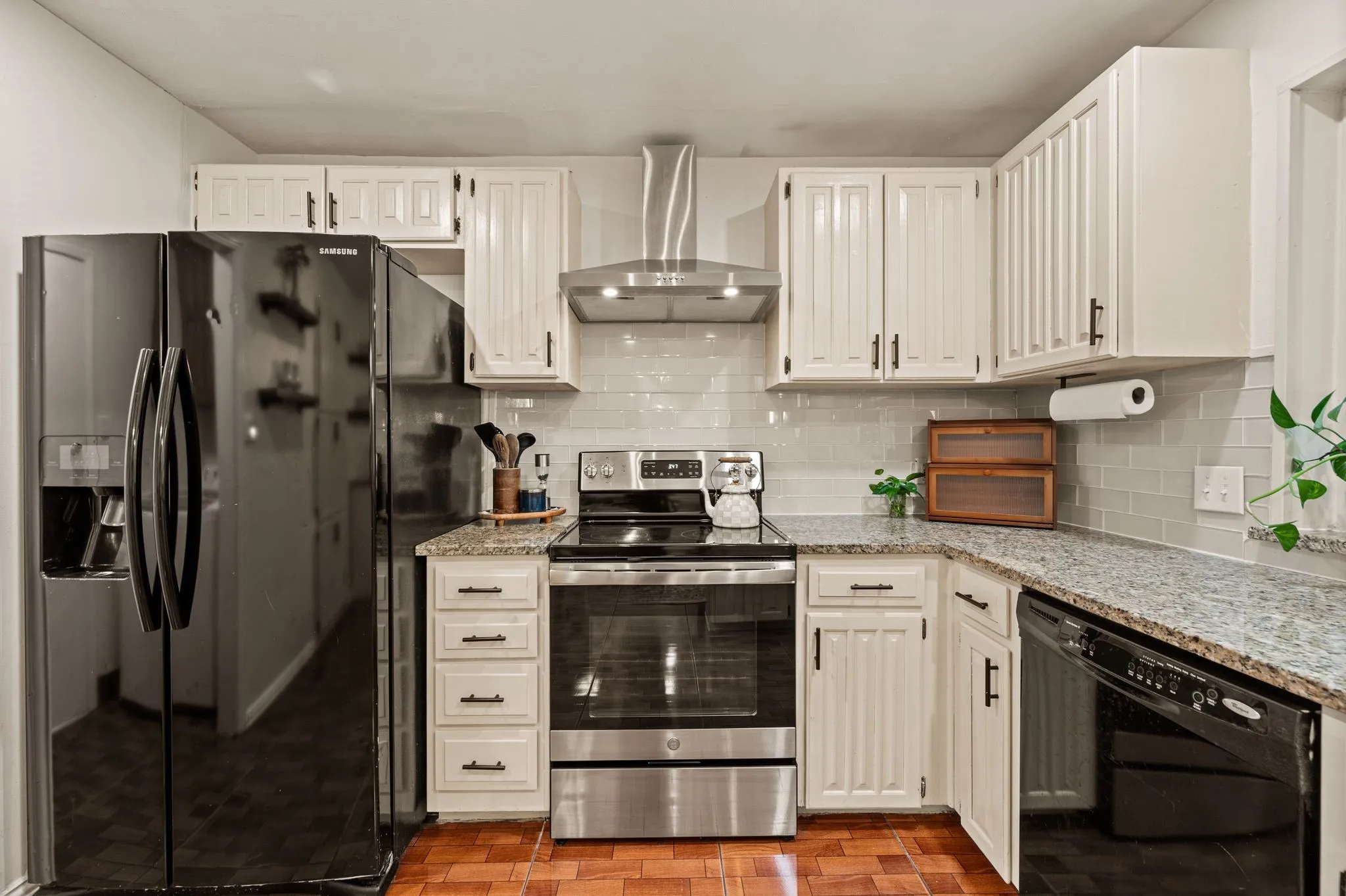 Single Family Residence For Sale in Tarrant County , 1121 Timbercreek Road, Benbrook, Texas 76126, 3 Bedroom, 2 Bathroom, 2 Garage spaces, 1,480 Sqft, built in 1979, mls#21404066, Real Estate Agent in Benbrook, Homes For Sale in Tarrant county, Homes For Sale in Benbrook, Realtor in Benbrook Texas, Real Estate Brokerage Independent Realty Texas, Luminita Cordes Realtor