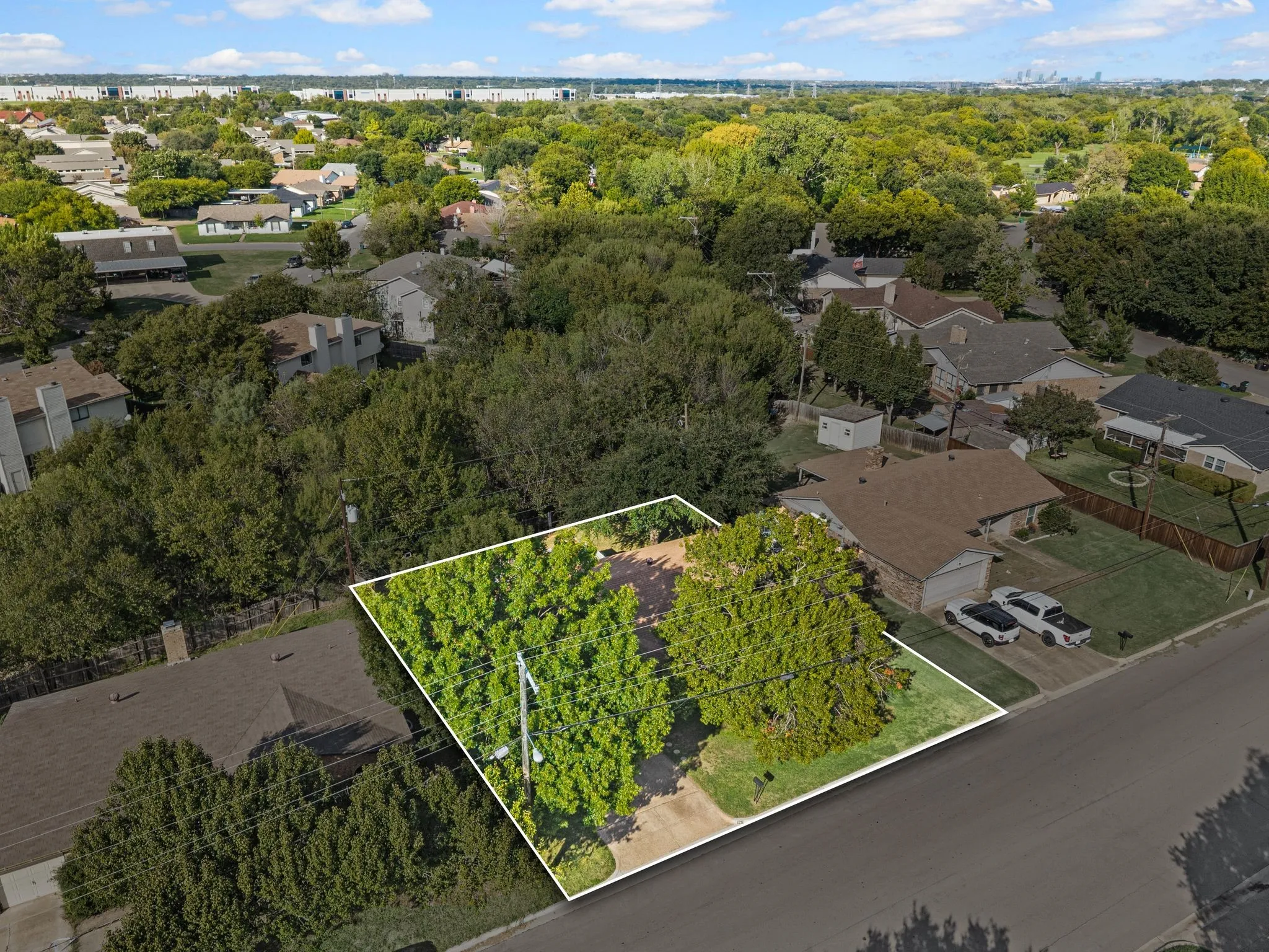 Single Family Residence For Sale in Tarrant County , 1121 Timbercreek Road, Benbrook, Texas 76126, 3 Bedroom, 2 Bathroom, 2 Garage spaces, 1,480 Sqft, built in 1979, mls#21404066, Real Estate Agent in Benbrook, Homes For Sale in Tarrant county, Homes For Sale in Benbrook, Realtor in Benbrook Texas, Real Estate Brokerage Independent Realty Texas, Luminita Cordes Realtor