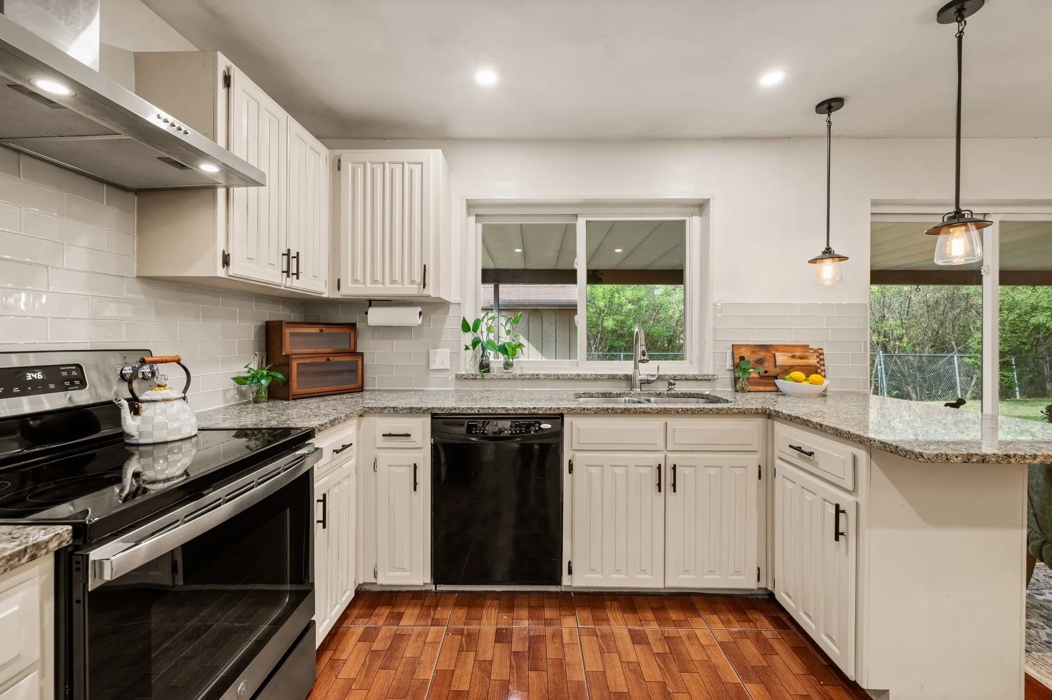 Single Family Residence For Sale in Tarrant County , 1121 Timbercreek Road, Benbrook, Texas 76126, 3 Bedroom, 2 Bathroom, 2 Garage spaces, 1,480 Sqft, built in 1979, mls#21404066, Real Estate Agent in Benbrook, Homes For Sale in Tarrant county, Homes For Sale in Benbrook, Realtor in Benbrook Texas, Real Estate Brokerage Independent Realty Texas, Luminita Cordes Realtor