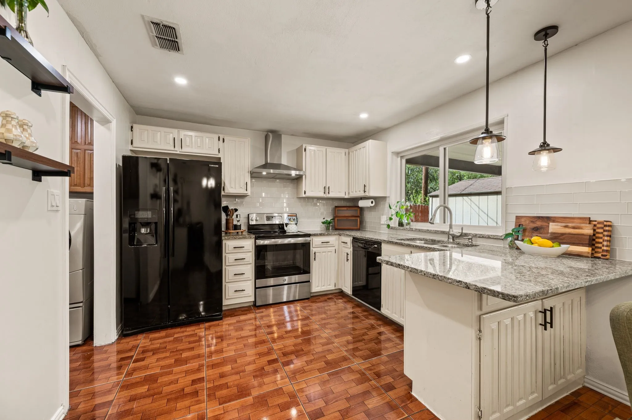 Single Family Residence For Sale in Tarrant County , 1121 Timbercreek Road, Benbrook, Texas 76126, 3 Bedroom, 2 Bathroom, 2 Garage spaces, 1,480 Sqft, built in 1979, mls#21404066, Real Estate Agent in Benbrook, Homes For Sale in Tarrant county, Homes For Sale in Benbrook, Realtor in Benbrook Texas, Real Estate Brokerage Independent Realty Texas, Luminita Cordes Realtor