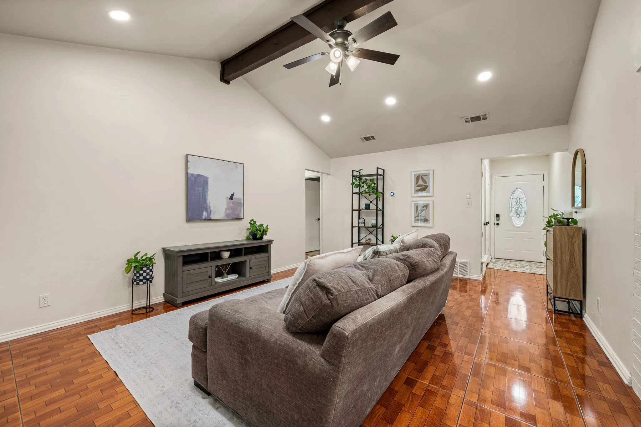 Single Family Residence For Sale in Tarrant County , 1121 Timbercreek Road, Benbrook, Texas 76126, 3 Bedroom, 2 Bathroom, 2 Garage spaces, 1,480 Sqft, built in 1979, mls#21404066, Real Estate Agent in Benbrook, Homes For Sale in Tarrant county, Homes For Sale in Benbrook, Realtor in Benbrook Texas, Real Estate Brokerage Independent Realty Texas, Luminita Cordes Realtor