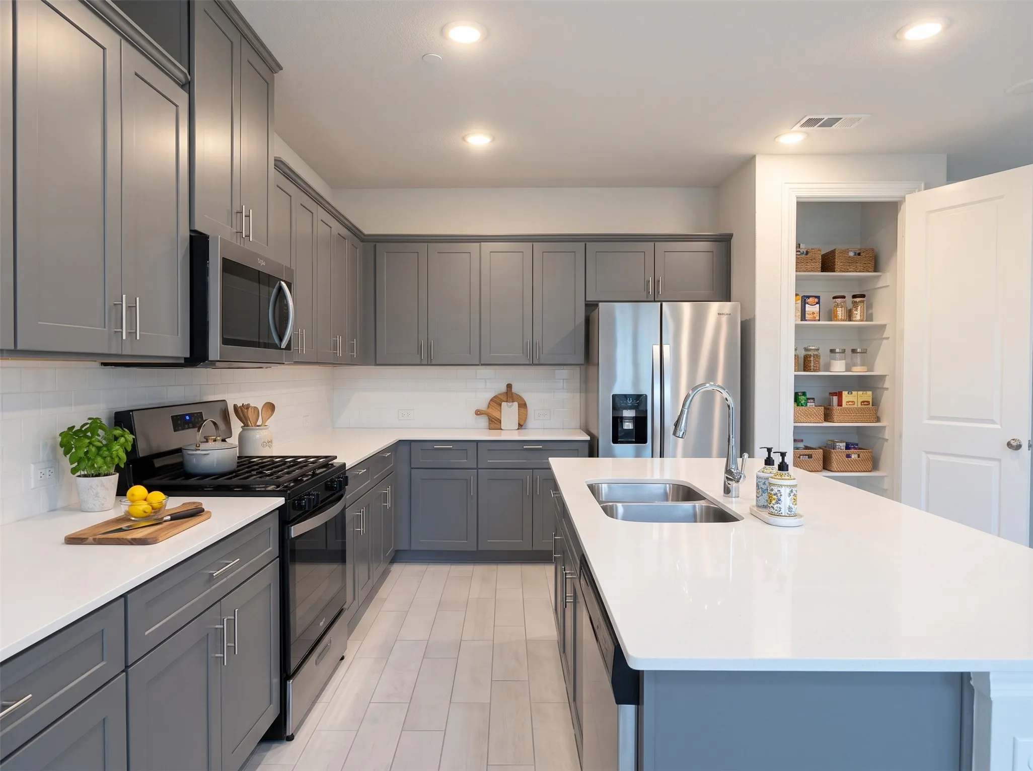 Townhouse For Sale in Collin County , 8120 Foraker Street, Frisco, Texas 75034, 3 Bedroom, 3 Bathroom, 2 Garage spaces, 2,146 Sqft, built in 2021, mls#21412490, Real Estate Agent in Frisco, Homes For Sale in Collin county, Homes For Sale in Frisco, Realtor in Frisco Texas, Real Estate Brokerage Independent Realty Texas, Luminita Cordes Realtor