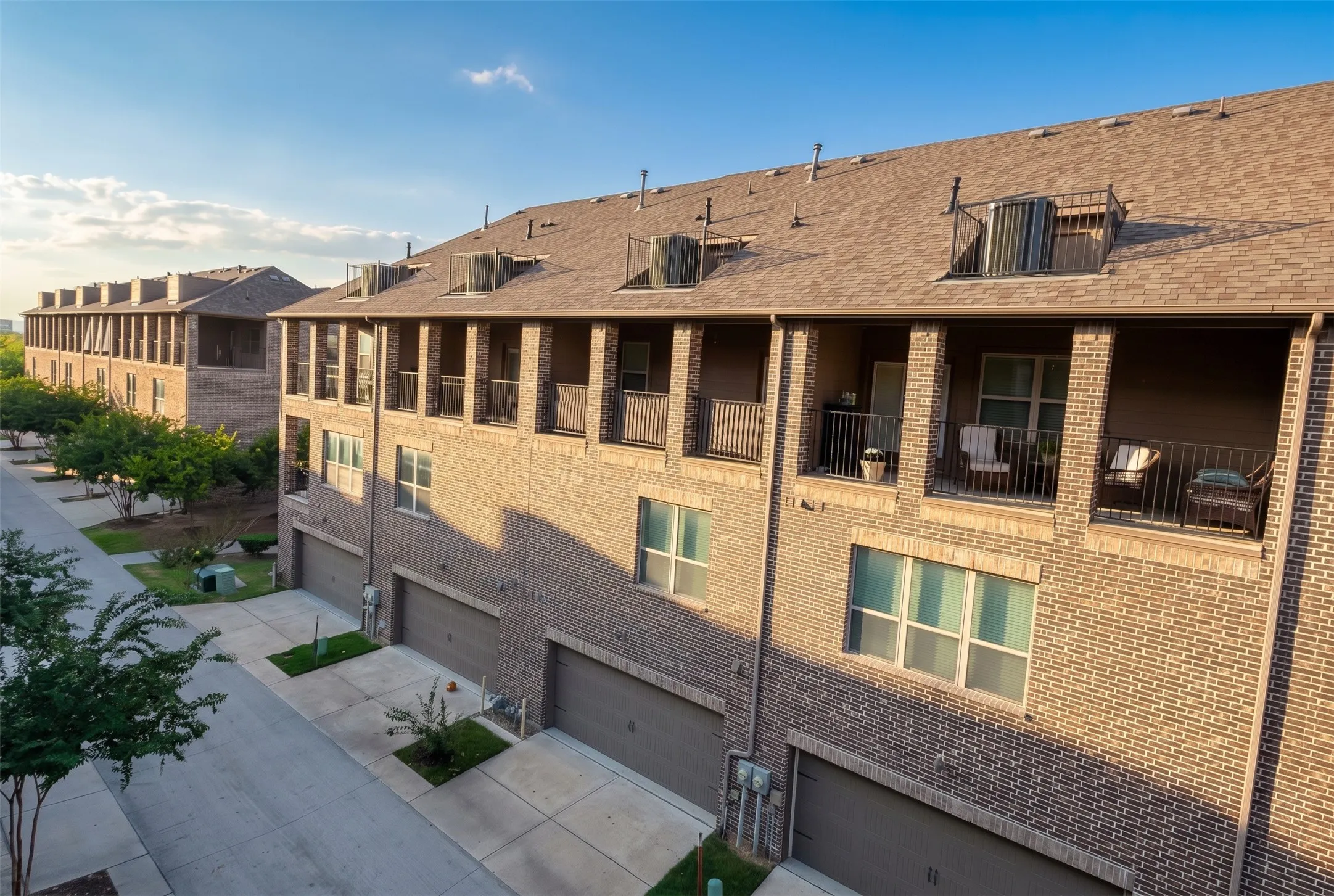 Townhouse For Sale in Collin County , 8120 Foraker Street, Frisco, Texas 75034, 3 Bedroom, 3 Bathroom, 2 Garage spaces, 2,146 Sqft, built in 2021, mls#21412490, Real Estate Agent in Frisco, Homes For Sale in Collin county, Homes For Sale in Frisco, Realtor in Frisco Texas, Real Estate Brokerage Independent Realty Texas, Luminita Cordes Realtor
