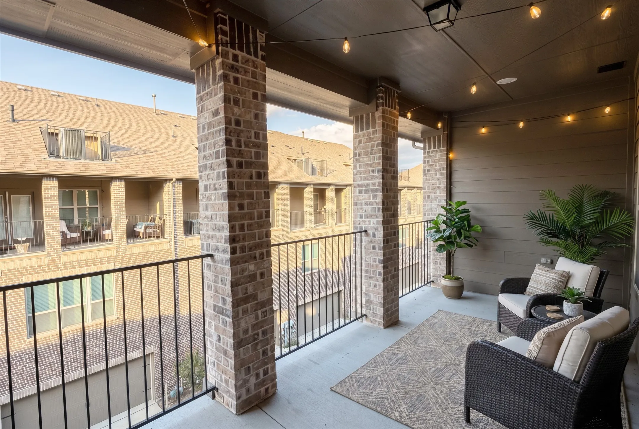 Townhouse For Sale in Collin County , 8120 Foraker Street, Frisco, Texas 75034, 3 Bedroom, 3 Bathroom, 2 Garage spaces, 2,146 Sqft, built in 2021, mls#21412490, Real Estate Agent in Frisco, Homes For Sale in Collin county, Homes For Sale in Frisco, Realtor in Frisco Texas, Real Estate Brokerage Independent Realty Texas, Luminita Cordes Realtor