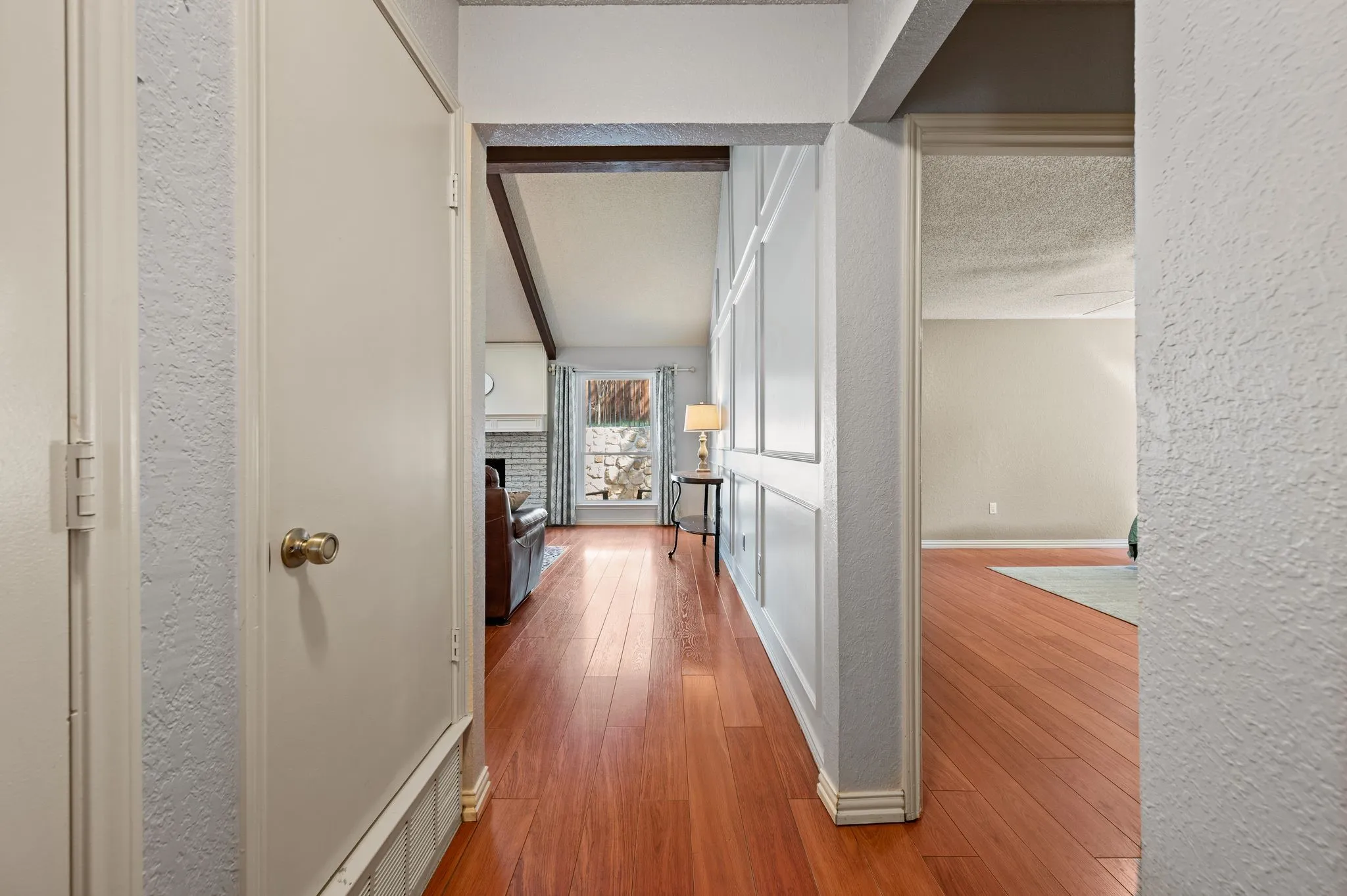 Single Family Residence For Sale in Tarrant County , 3500 Primrose Lane, Bedford, Texas 76021, 3 Bedroom, 2 Bathroom, 2 Garage spaces, 1,722 Sqft, built in 1983, mls#21404034, Real Estate Agent in Bedford, Homes For Sale in Tarrant county, Homes For Sale in Bedford, Realtor in Bedford Texas, Real Estate Brokerage Independent Realty Texas, Luminita Cordes Realtor