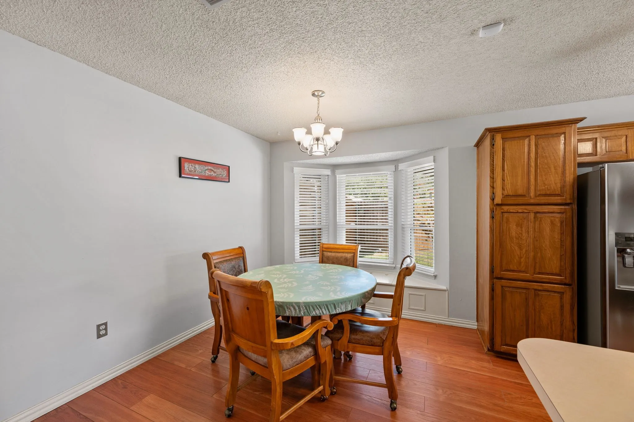 Single Family Residence For Sale in Tarrant County , 3500 Primrose Lane, Bedford, Texas 76021, 3 Bedroom, 2 Bathroom, 2 Garage spaces, 1,722 Sqft, built in 1983, mls#21404034, Real Estate Agent in Bedford, Homes For Sale in Tarrant county, Homes For Sale in Bedford, Realtor in Bedford Texas, Real Estate Brokerage Independent Realty Texas, Luminita Cordes Realtor