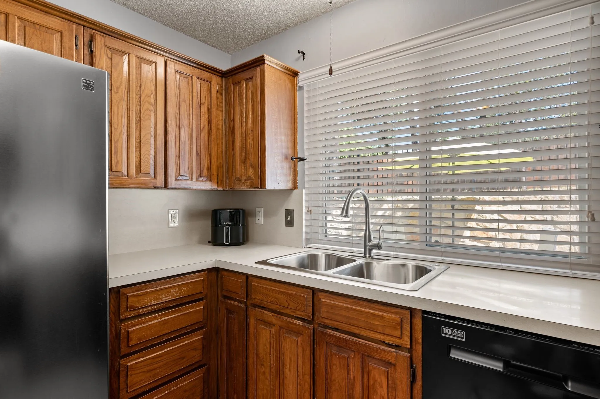 Single Family Residence For Sale in Tarrant County , 3500 Primrose Lane, Bedford, Texas 76021, 3 Bedroom, 2 Bathroom, 2 Garage spaces, 1,722 Sqft, built in 1983, mls#21404034, Real Estate Agent in Bedford, Homes For Sale in Tarrant county, Homes For Sale in Bedford, Realtor in Bedford Texas, Real Estate Brokerage Independent Realty Texas, Luminita Cordes Realtor
