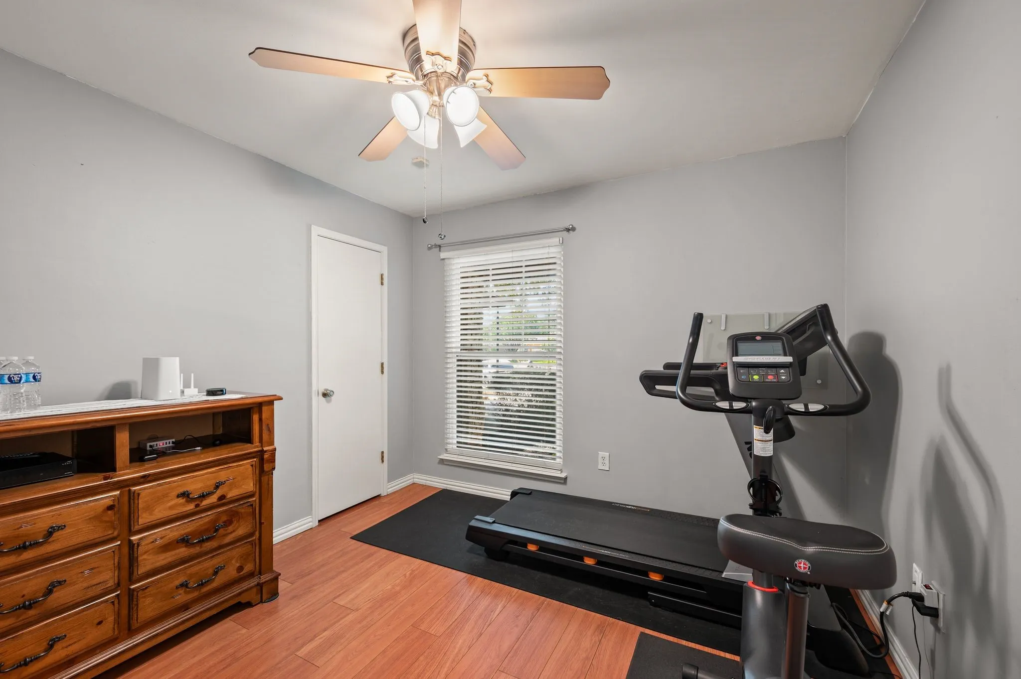 Single Family Residence For Sale in Tarrant County , 3500 Primrose Lane, Bedford, Texas 76021, 3 Bedroom, 2 Bathroom, 2 Garage spaces, 1,722 Sqft, built in 1983, mls#21404034, Real Estate Agent in Bedford, Homes For Sale in Tarrant county, Homes For Sale in Bedford, Realtor in Bedford Texas, Real Estate Brokerage Independent Realty Texas, Luminita Cordes Realtor