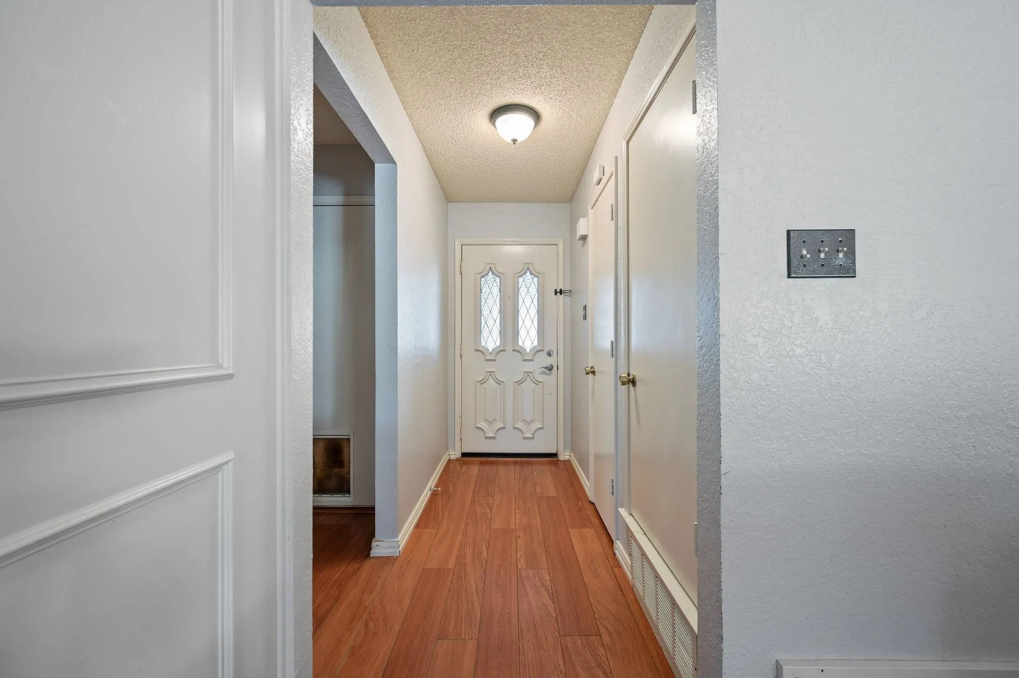 Single Family Residence For Sale in Tarrant County , 3500 Primrose Lane, Bedford, Texas 76021, 3 Bedroom, 2 Bathroom, 2 Garage spaces, 1,722 Sqft, built in 1983, mls#21404034, Real Estate Agent in Bedford, Homes For Sale in Tarrant county, Homes For Sale in Bedford, Realtor in Bedford Texas, Real Estate Brokerage Independent Realty Texas, Luminita Cordes Realtor