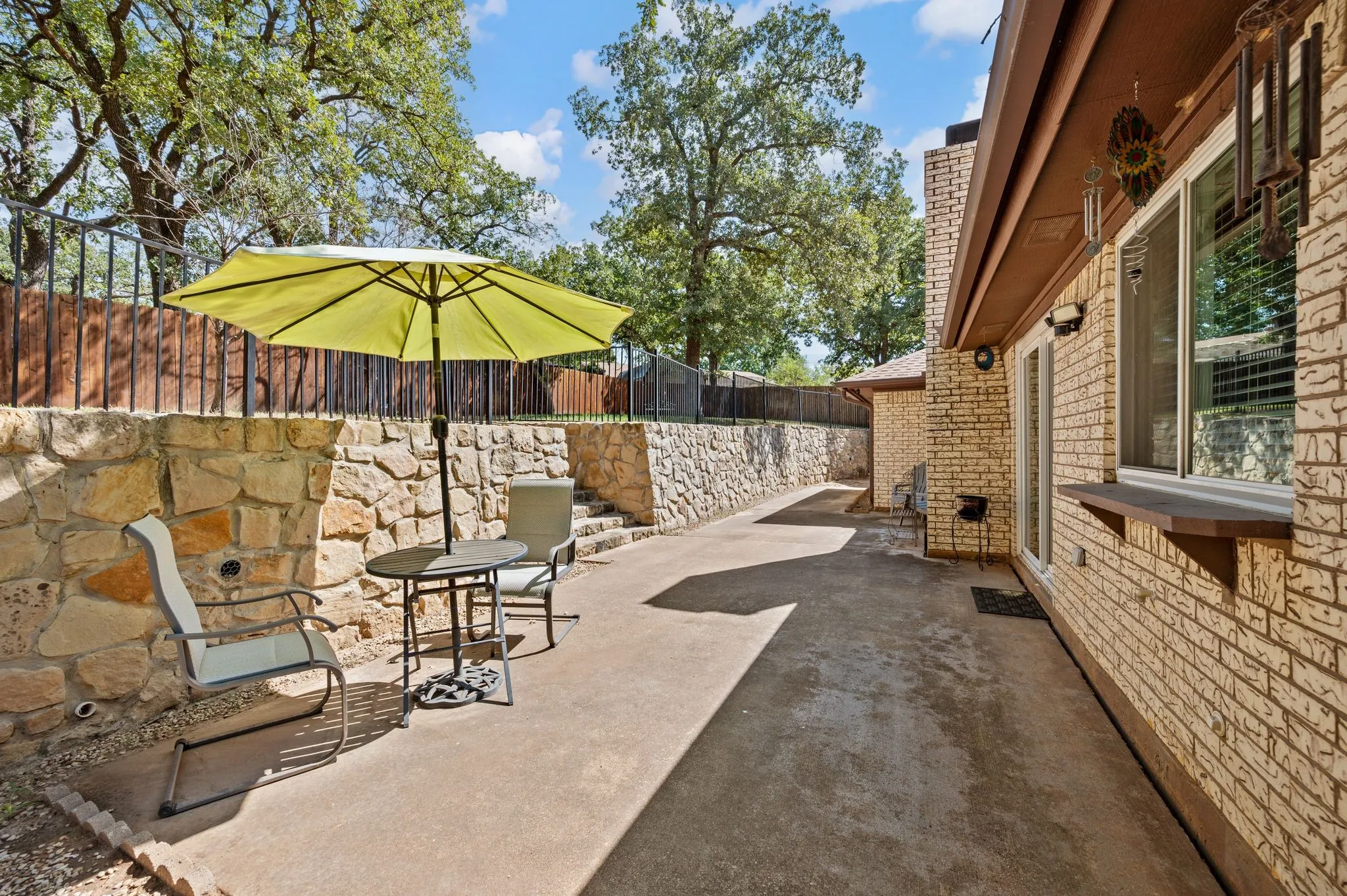Single Family Residence For Sale in Tarrant County , 3500 Primrose Lane, Bedford, Texas 76021, 3 Bedroom, 2 Bathroom, 2 Garage spaces, 1,722 Sqft, built in 1983, mls#21404034, Real Estate Agent in Bedford, Homes For Sale in Tarrant county, Homes For Sale in Bedford, Realtor in Bedford Texas, Real Estate Brokerage Independent Realty Texas, Luminita Cordes Realtor