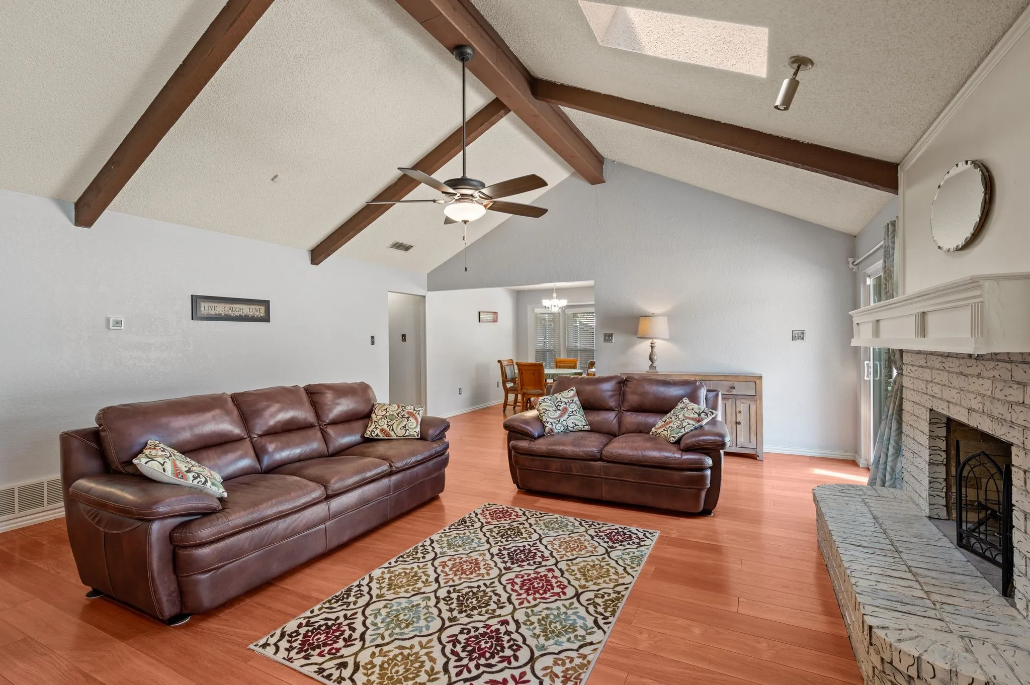 Single Family Residence For Sale in Tarrant County , 3500 Primrose Lane, Bedford, Texas 76021, 3 Bedroom, 2 Bathroom, 2 Garage spaces, 1,722 Sqft, built in 1983, mls#21404034, Real Estate Agent in Bedford, Homes For Sale in Tarrant county, Homes For Sale in Bedford, Realtor in Bedford Texas, Real Estate Brokerage Independent Realty Texas, Luminita Cordes Realtor