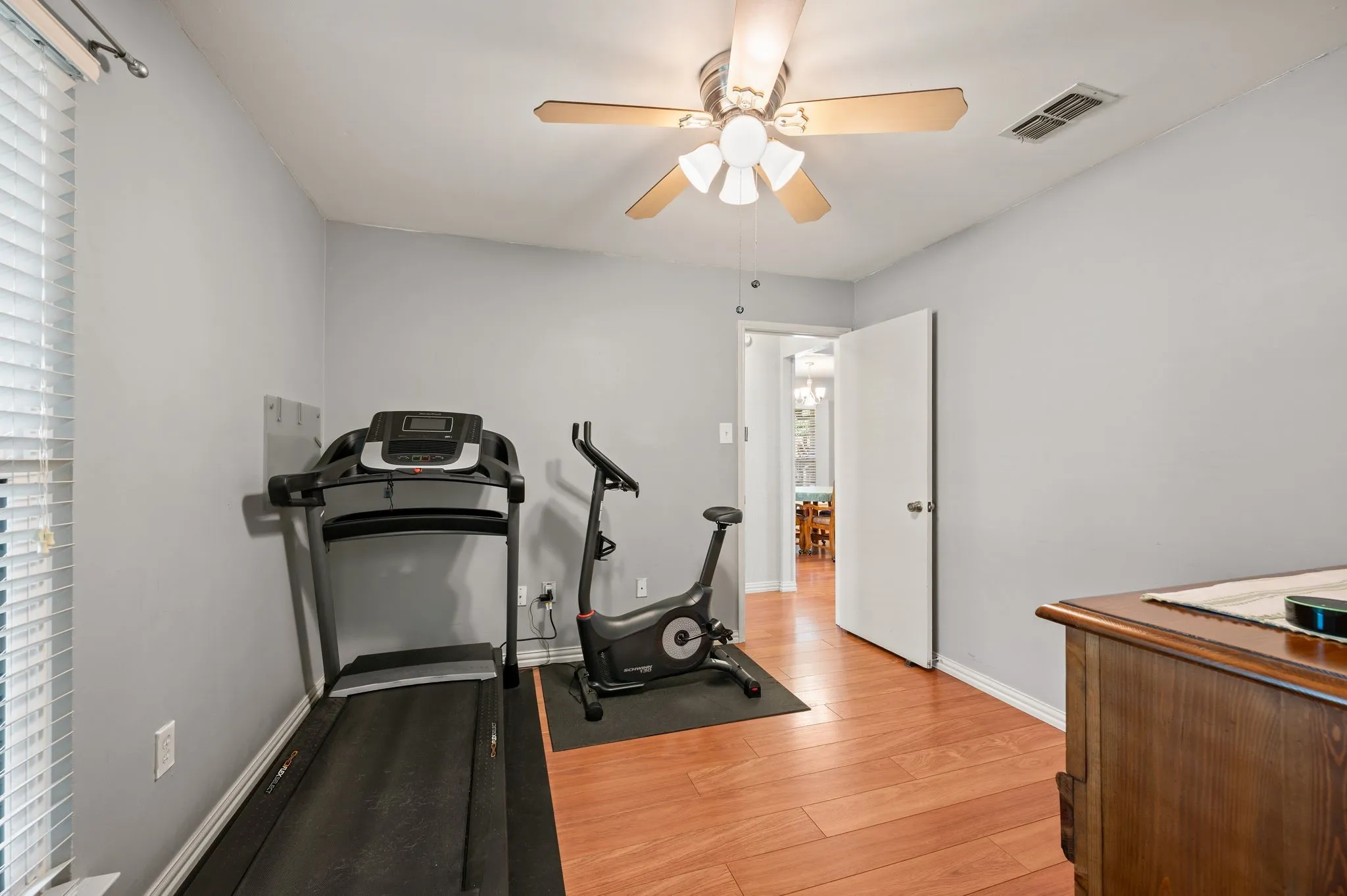 Single Family Residence For Sale in Tarrant County , 3500 Primrose Lane, Bedford, Texas 76021, 3 Bedroom, 2 Bathroom, 2 Garage spaces, 1,722 Sqft, built in 1983, mls#21404034, Real Estate Agent in Bedford, Homes For Sale in Tarrant county, Homes For Sale in Bedford, Realtor in Bedford Texas, Real Estate Brokerage Independent Realty Texas, Luminita Cordes Realtor
