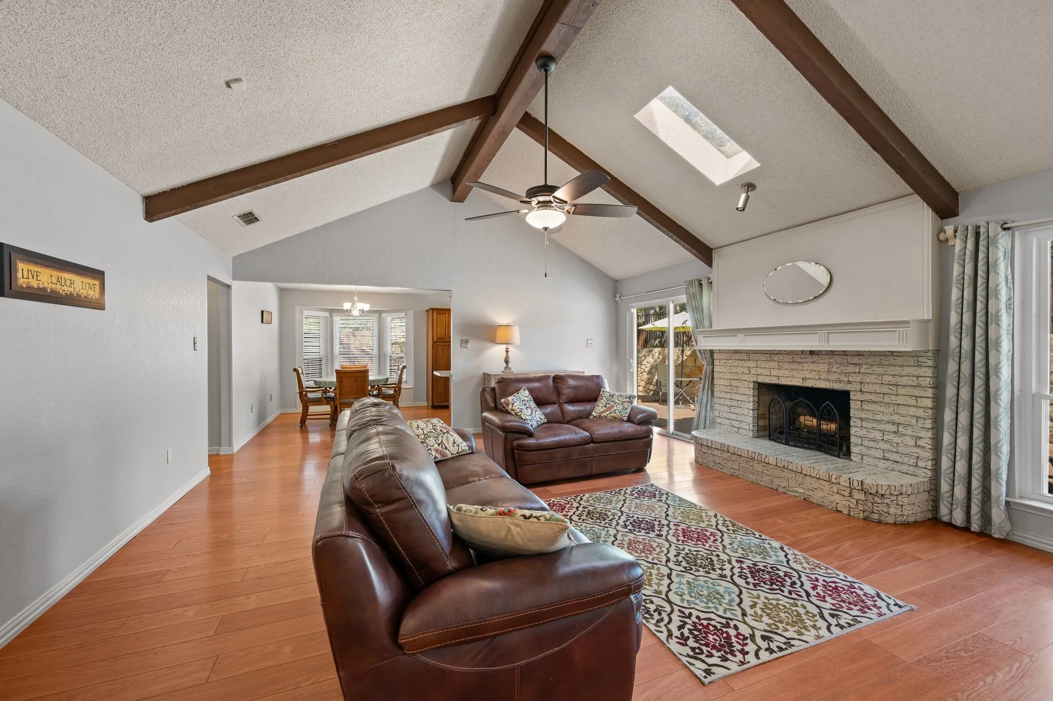 Single Family Residence For Sale in Tarrant County , 3500 Primrose Lane, Bedford, Texas 76021, 3 Bedroom, 2 Bathroom, 2 Garage spaces, 1,722 Sqft, built in 1983, mls#21404034, Real Estate Agent in Bedford, Homes For Sale in Tarrant county, Homes For Sale in Bedford, Realtor in Bedford Texas, Real Estate Brokerage Independent Realty Texas, Luminita Cordes Realtor