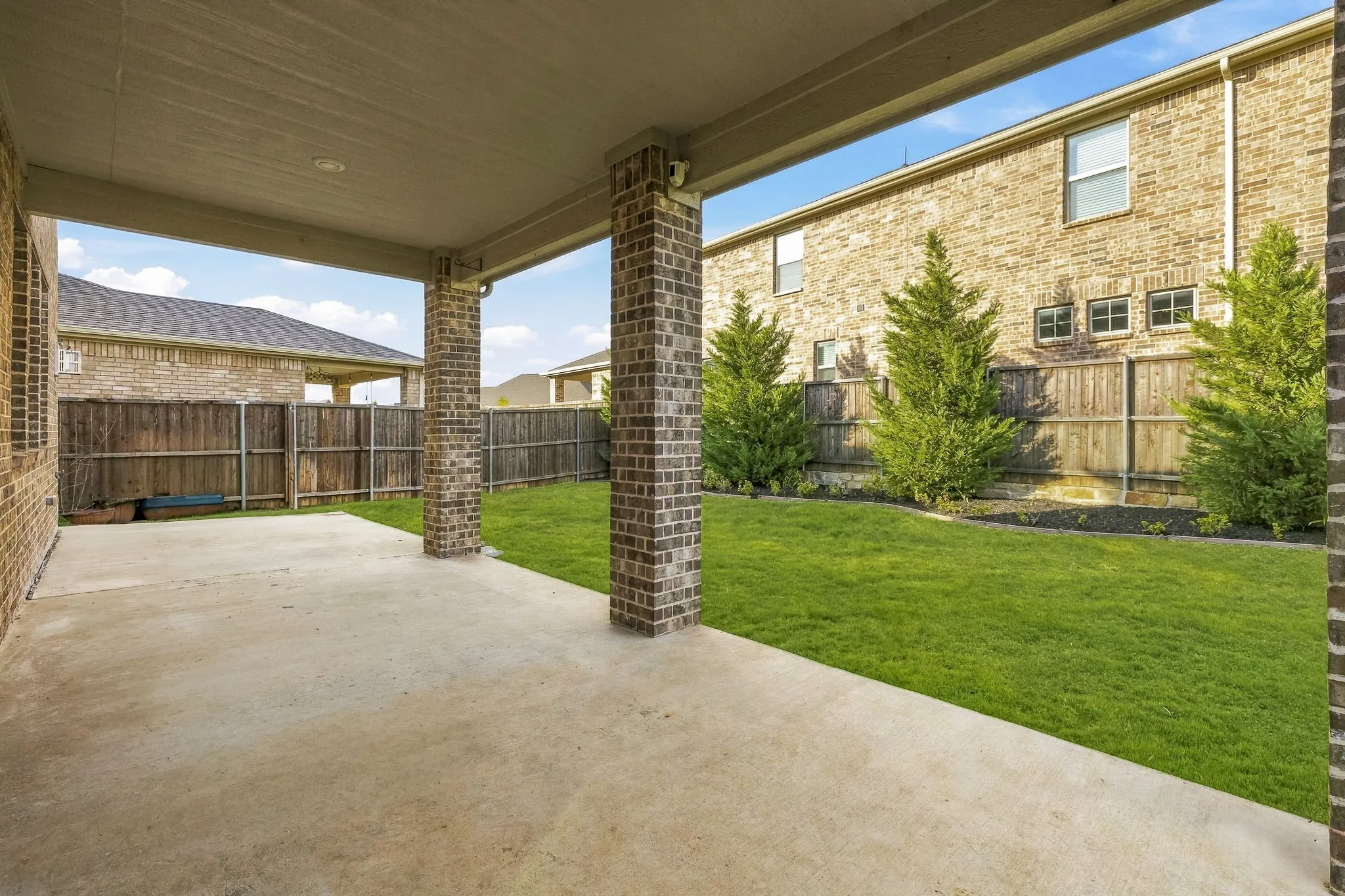Single Family Residence For Sale in Denton County , 2329 Bella Court, Carrollton, Texas 75010, 3 Bedroom, 3 Bathroom, 2 Garage spaces, 2,405 Sqft, built in 2019, mls#21410394, Real Estate Agent in Carrollton, Homes For Sale in Denton county, Homes For Sale in Carrollton, Realtor in Carrollton Texas, Real Estate Brokerage Independent Realty Texas, Luminita Cordes Realtor