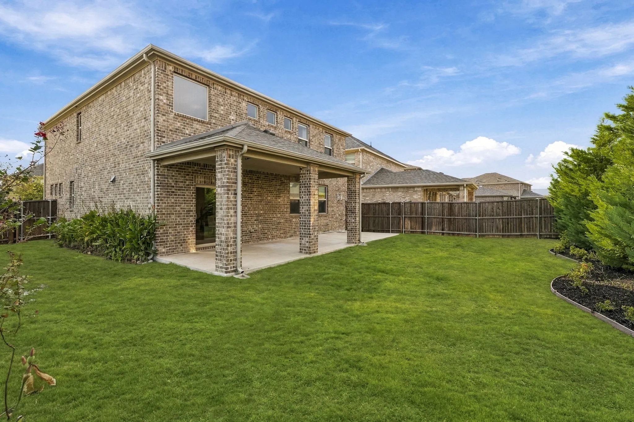 Single Family Residence For Sale in Denton County , 2329 Bella Court, Carrollton, Texas 75010, 3 Bedroom, 3 Bathroom, 2 Garage spaces, 2,405 Sqft, built in 2019, mls#21410394, Real Estate Agent in Carrollton, Homes For Sale in Denton county, Homes For Sale in Carrollton, Realtor in Carrollton Texas, Real Estate Brokerage Independent Realty Texas, Luminita Cordes Realtor