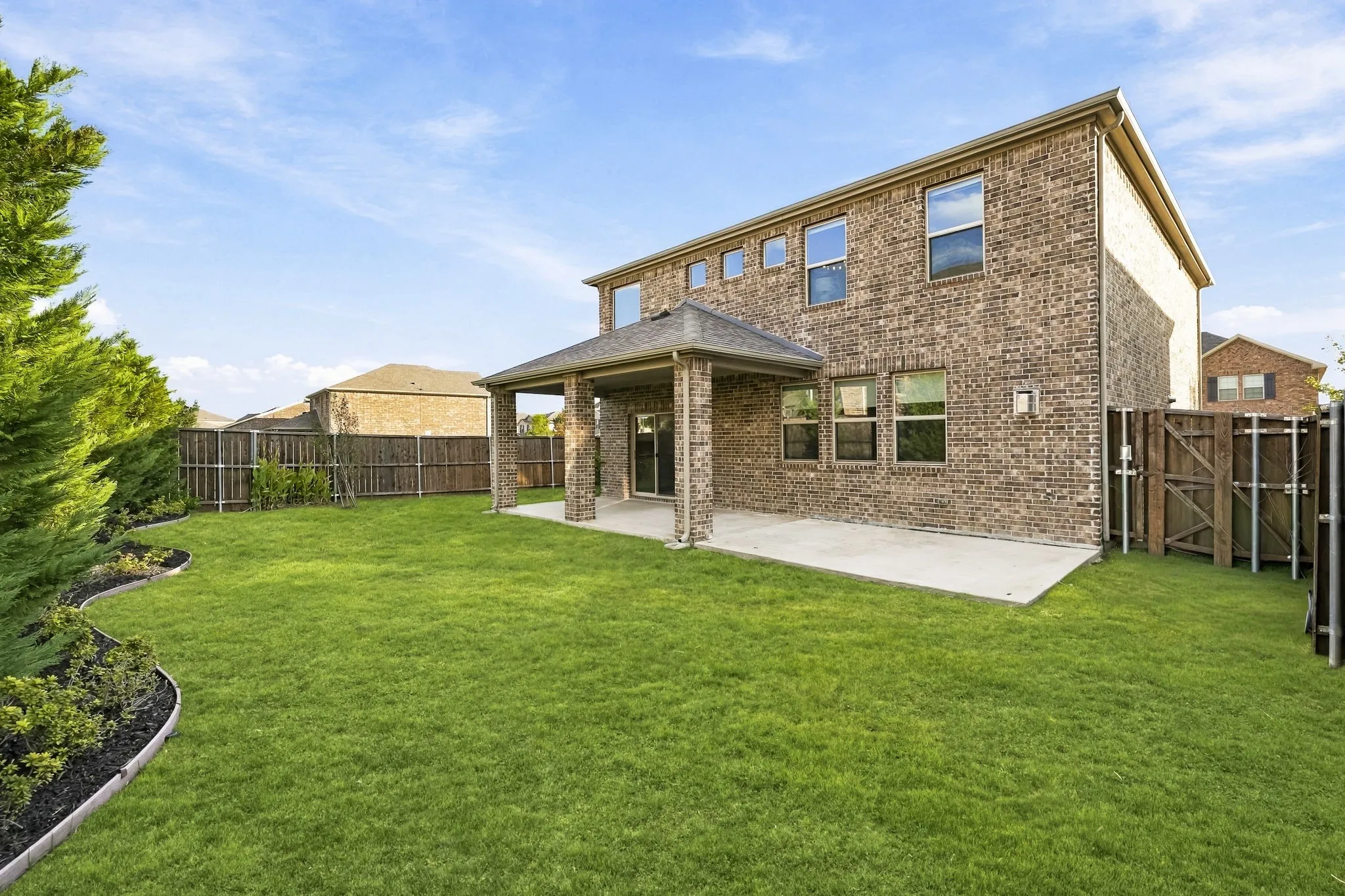 Single Family Residence For Sale in Denton County , 2329 Bella Court, Carrollton, Texas 75010, 3 Bedroom, 3 Bathroom, 2 Garage spaces, 2,405 Sqft, built in 2019, mls#21410394, Real Estate Agent in Carrollton, Homes For Sale in Denton county, Homes For Sale in Carrollton, Realtor in Carrollton Texas, Real Estate Brokerage Independent Realty Texas, Luminita Cordes Realtor