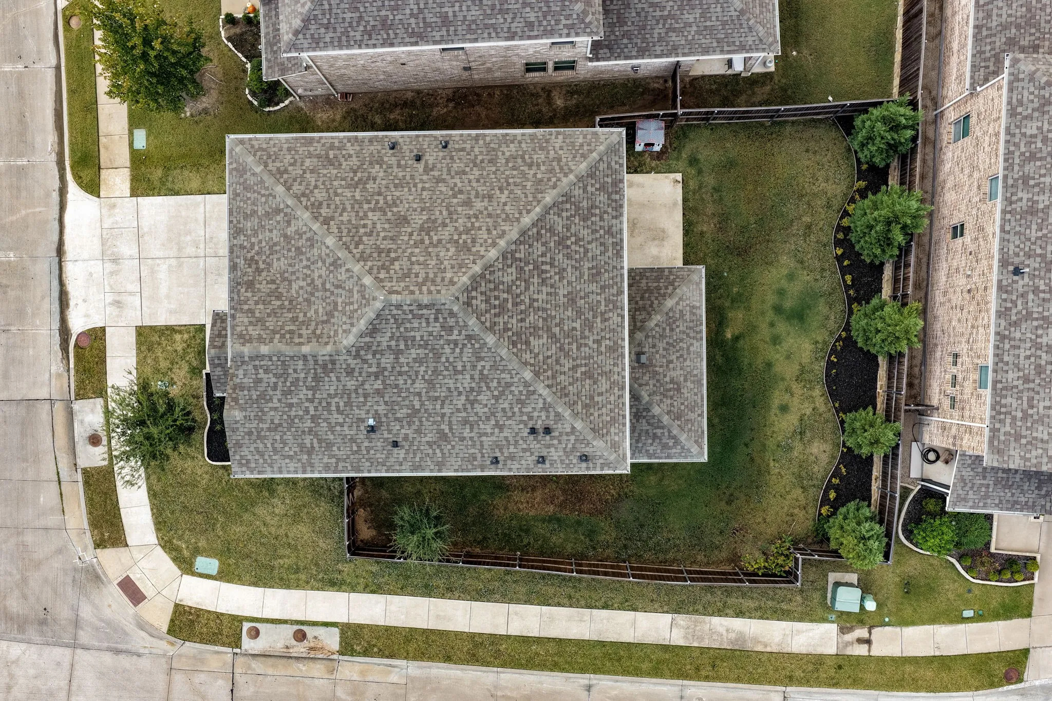 Single Family Residence For Sale in Denton County , 2329 Bella Court, Carrollton, Texas 75010, 3 Bedroom, 3 Bathroom, 2 Garage spaces, 2,405 Sqft, built in 2019, mls#21410394, Real Estate Agent in Carrollton, Homes For Sale in Denton county, Homes For Sale in Carrollton, Realtor in Carrollton Texas, Real Estate Brokerage Independent Realty Texas, Luminita Cordes Realtor
