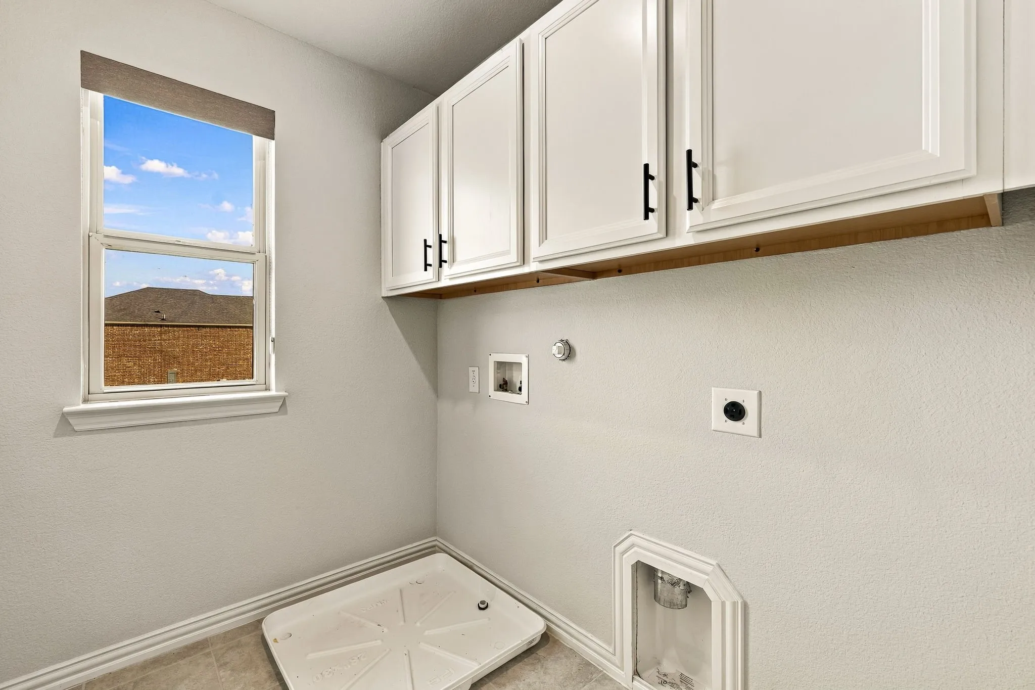 Single Family Residence For Sale in Denton County , 2329 Bella Court, Carrollton, Texas 75010, 3 Bedroom, 3 Bathroom, 2 Garage spaces, 2,405 Sqft, built in 2019, mls#21410394, Real Estate Agent in Carrollton, Homes For Sale in Denton county, Homes For Sale in Carrollton, Realtor in Carrollton Texas, Real Estate Brokerage Independent Realty Texas, Luminita Cordes Realtor