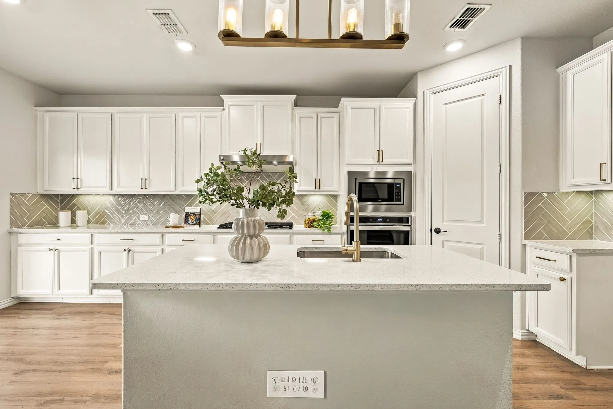 Single Family Residence For Sale in Denton County , 2329 Bella Court, Carrollton, Texas 75010, 3 Bedroom, 3 Bathroom, 2 Garage spaces, 2,405 Sqft, built in 2019, mls#21410394, Real Estate Agent in Carrollton, Homes For Sale in Denton county, Homes For Sale in Carrollton, Realtor in Carrollton Texas, Real Estate Brokerage Independent Realty Texas, Luminita Cordes Realtor