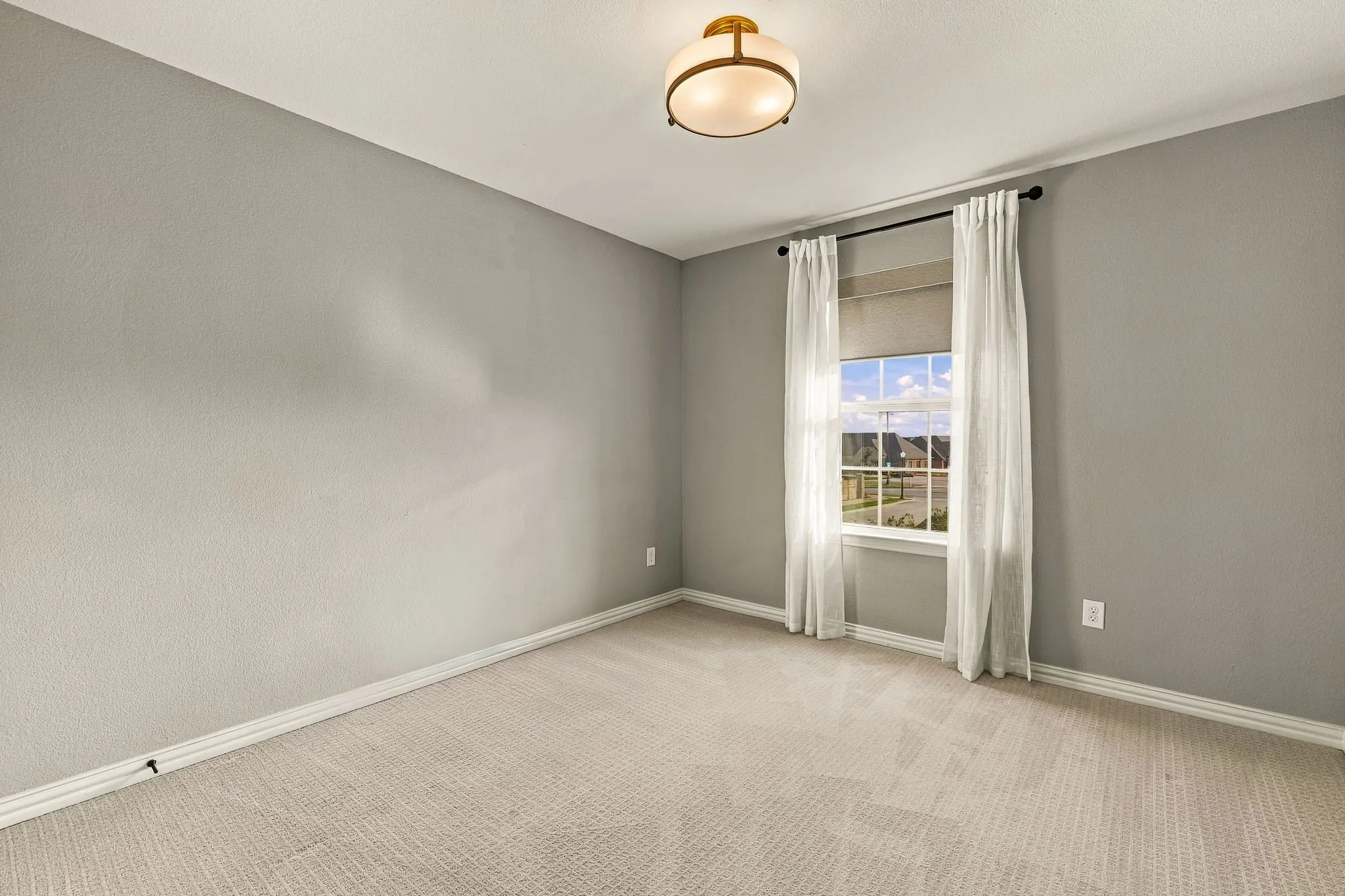 Single Family Residence For Sale in Denton County , 2329 Bella Court, Carrollton, Texas 75010, 3 Bedroom, 3 Bathroom, 2 Garage spaces, 2,405 Sqft, built in 2019, mls#21410394, Real Estate Agent in Carrollton, Homes For Sale in Denton county, Homes For Sale in Carrollton, Realtor in Carrollton Texas, Real Estate Brokerage Independent Realty Texas, Luminita Cordes Realtor