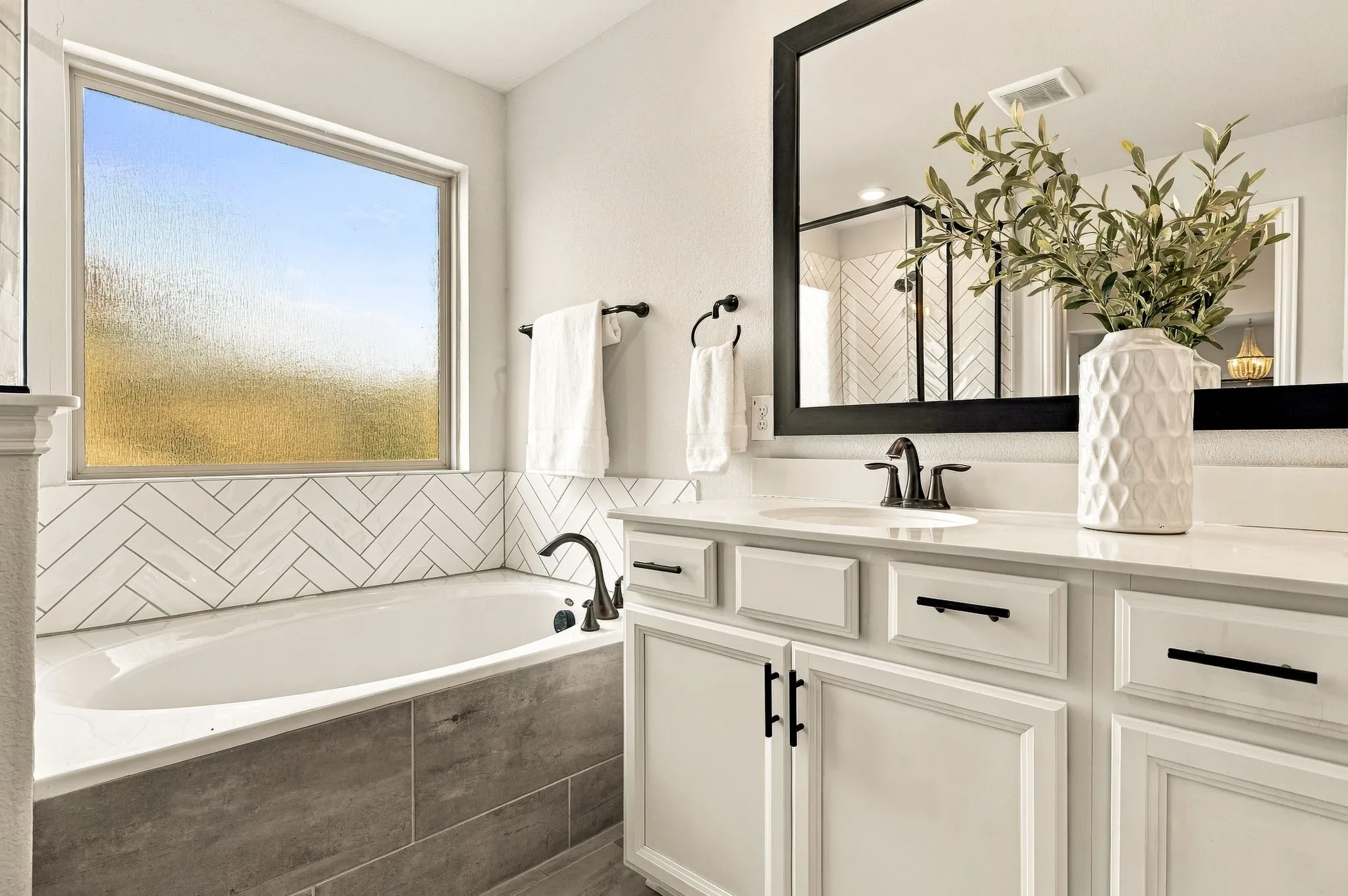 Single Family Residence For Sale in Denton County , 2329 Bella Court, Carrollton, Texas 75010, 3 Bedroom, 3 Bathroom, 2 Garage spaces, 2,405 Sqft, built in 2019, mls#21410394, Real Estate Agent in Carrollton, Homes For Sale in Denton county, Homes For Sale in Carrollton, Realtor in Carrollton Texas, Real Estate Brokerage Independent Realty Texas, Luminita Cordes Realtor
