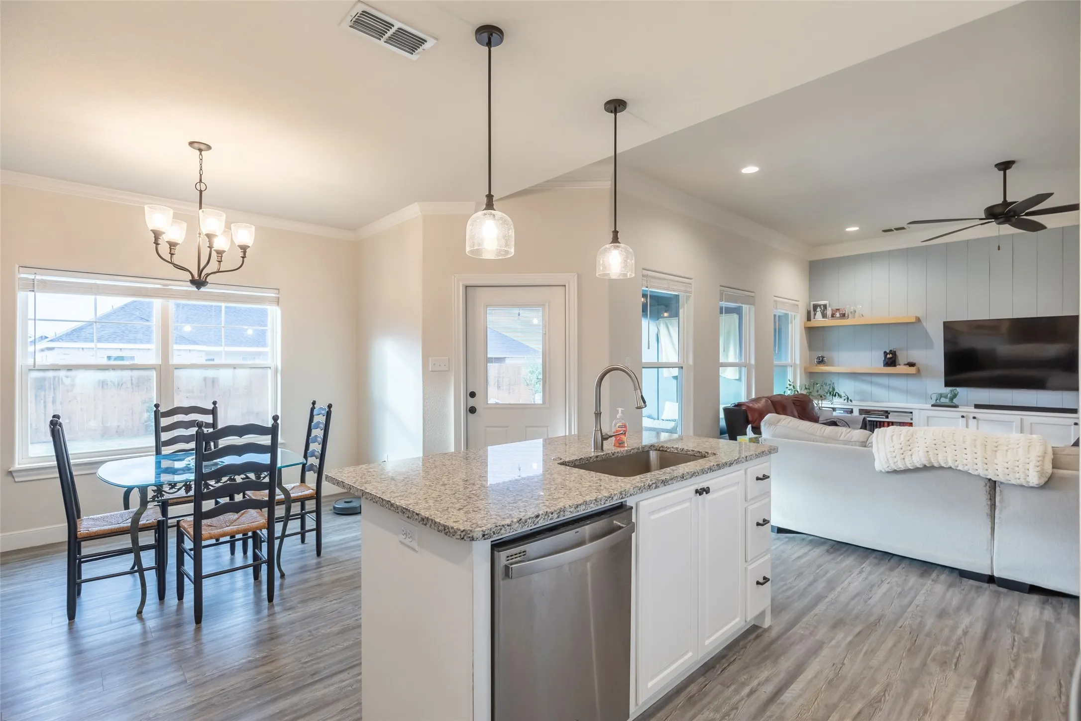 Single Family Residence For Sale in Taylor County , 207 Spring Park Way, Abilene, Texas 79602, 4 Bedroom, 2 Bathroom, 2 Garage spaces, 1,675 Sqft, built in 2020, mls#21402034, Real Estate Agent in Abilene, Homes For Sale in Taylor county, Homes For Sale in Abilene, Realtor in Abilene Texas, Real Estate Brokerage Independent Realty Texas, Luminita Cordes Realtor